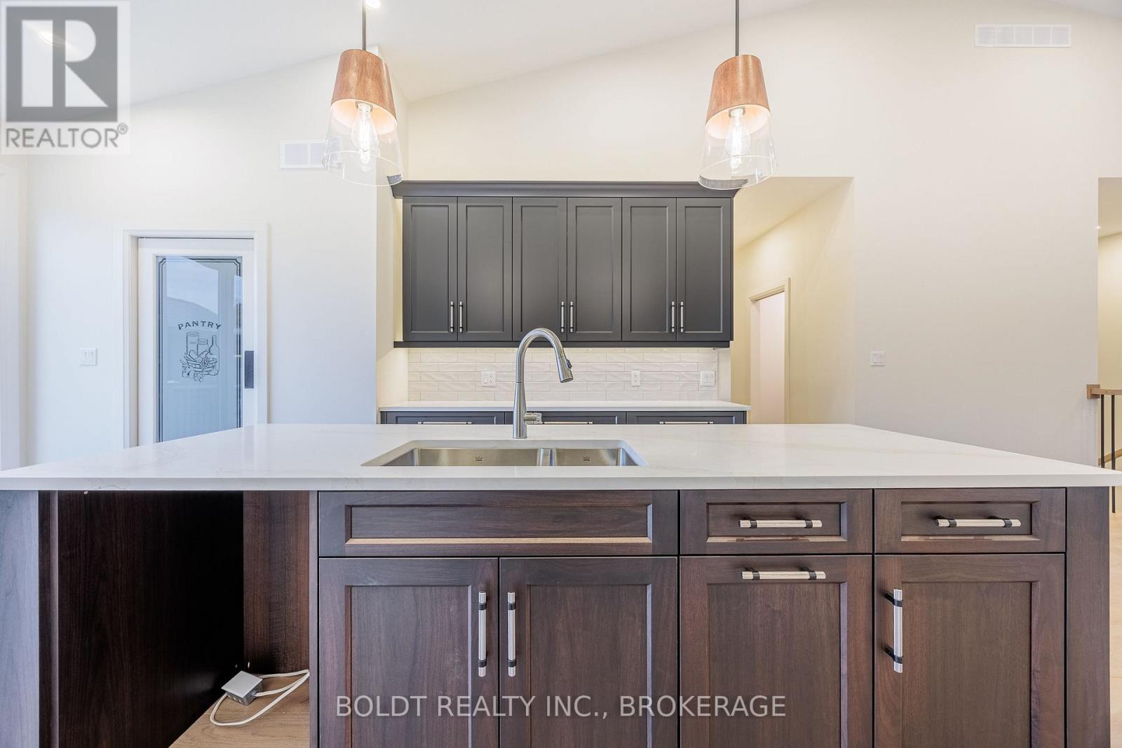 1051 Pelham Street, Pelham, Ontario  L3C 3E4 - Photo 6 - X12537040