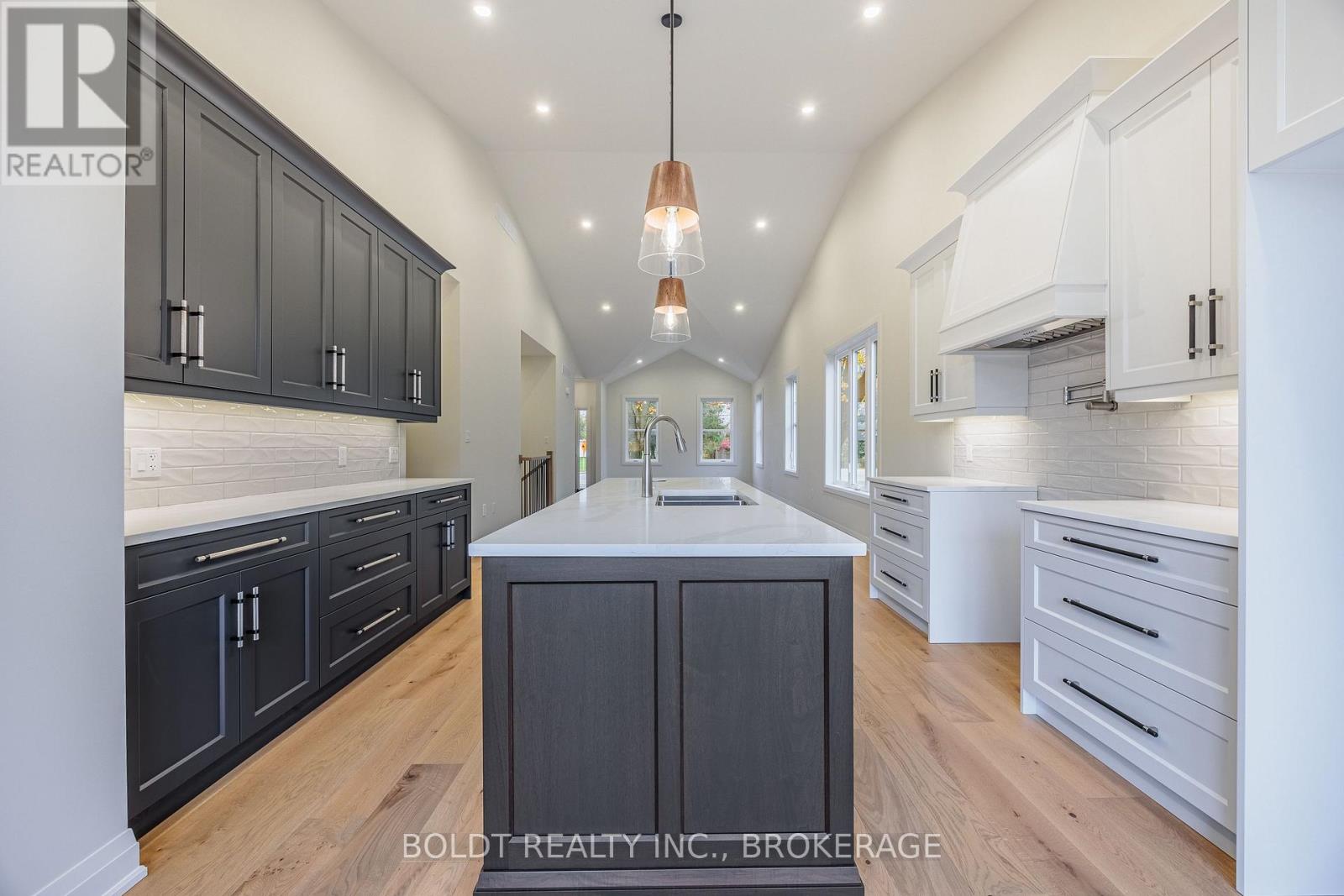 1051 Pelham Street, Pelham, Ontario  L3C 3E4 - Photo 8 - X12537040