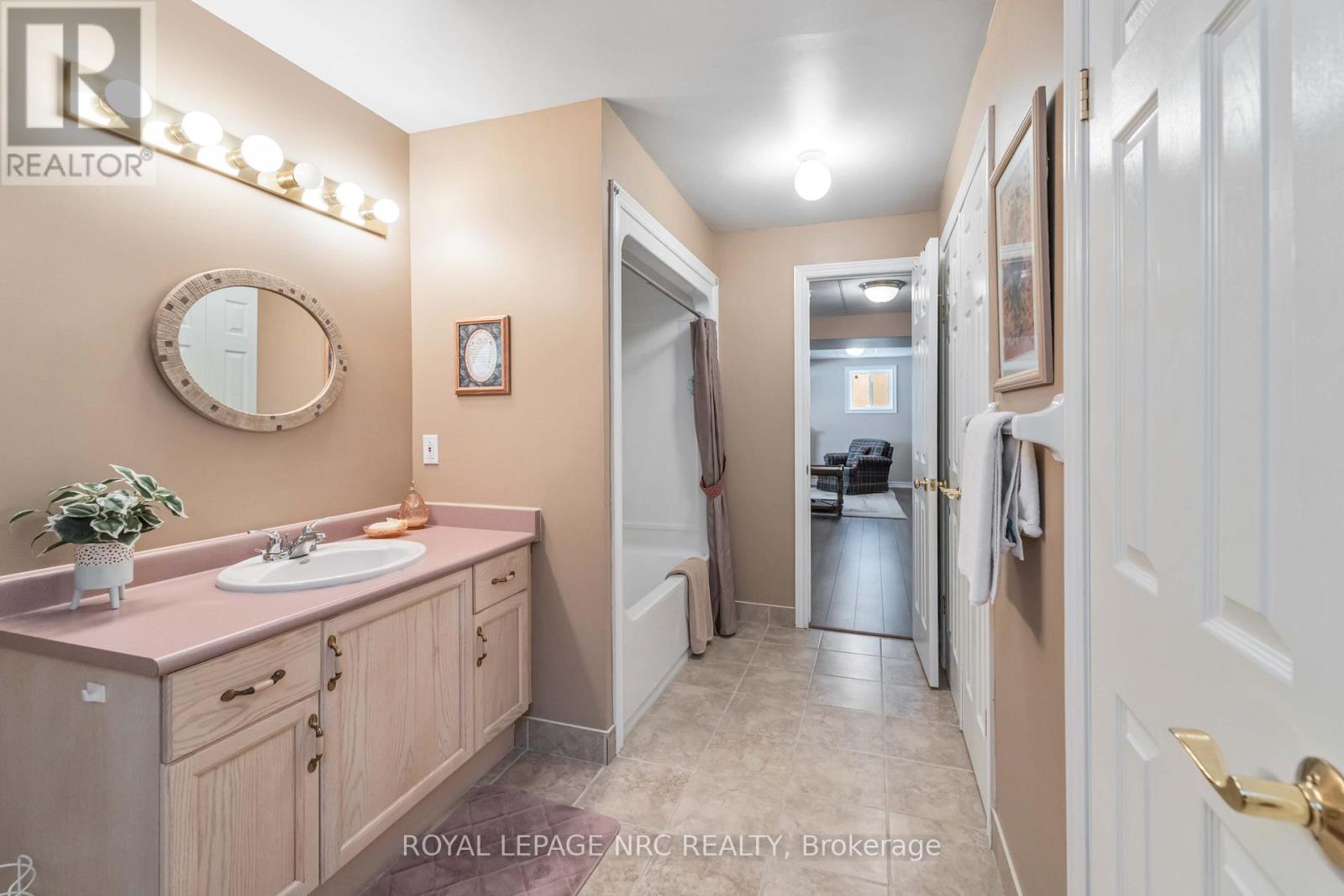 4114 Highland Park Drive, Lincoln, Ontario  L3J 0L7 - Photo 33 - X12537442