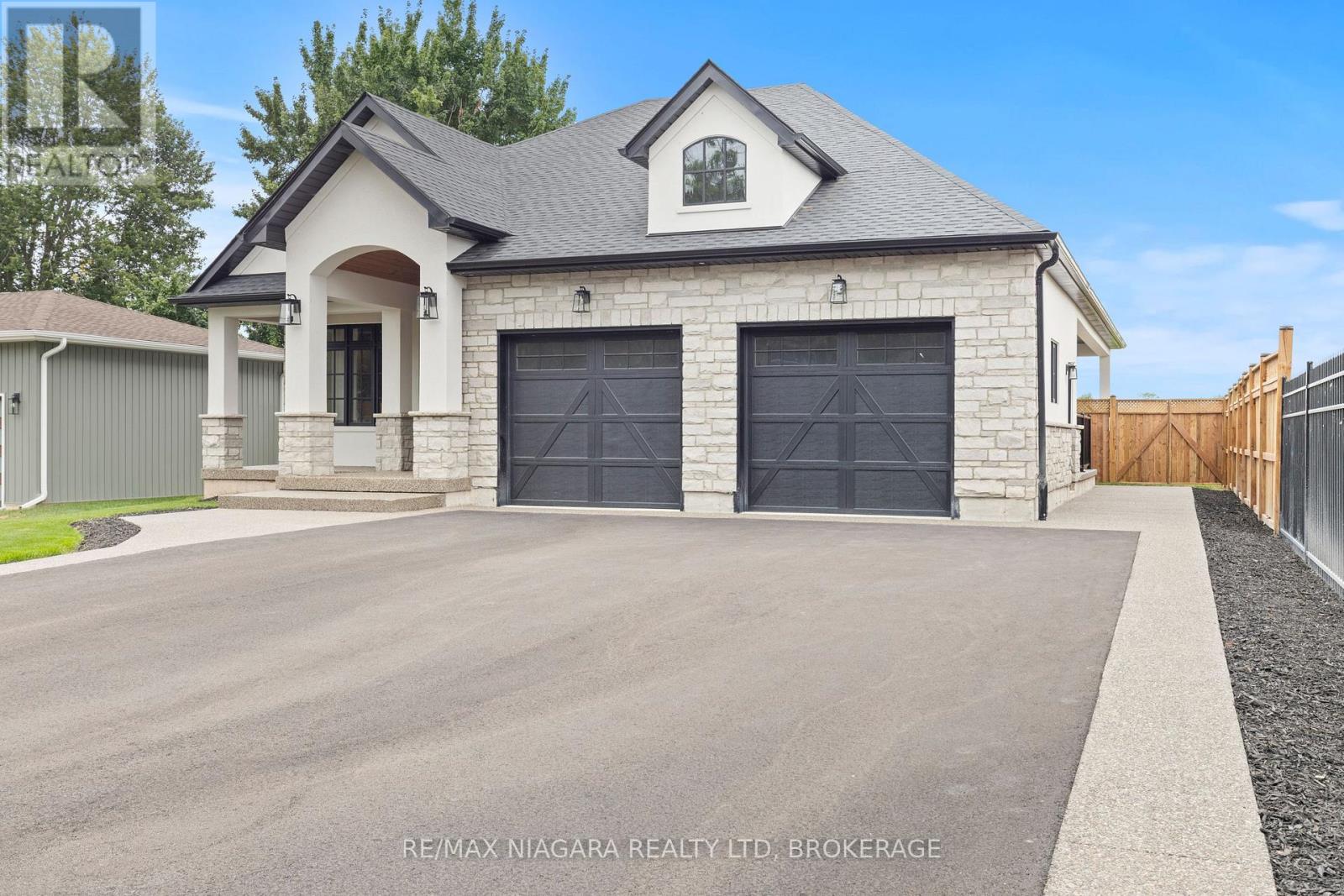 637 Buffalo Road, Fort Erie, Ontario  L2A 5G7 - Photo 2 - X12537566