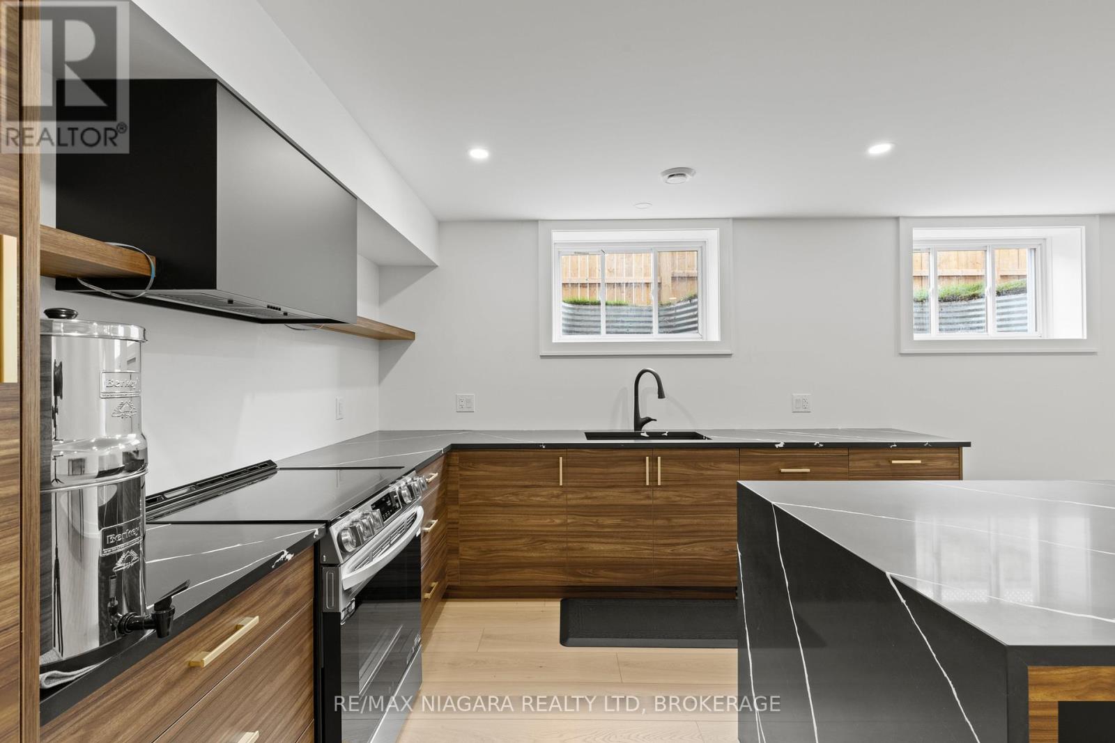 637 Buffalo Road, Fort Erie, Ontario  L2A 5G7 - Photo 28 - X12537566