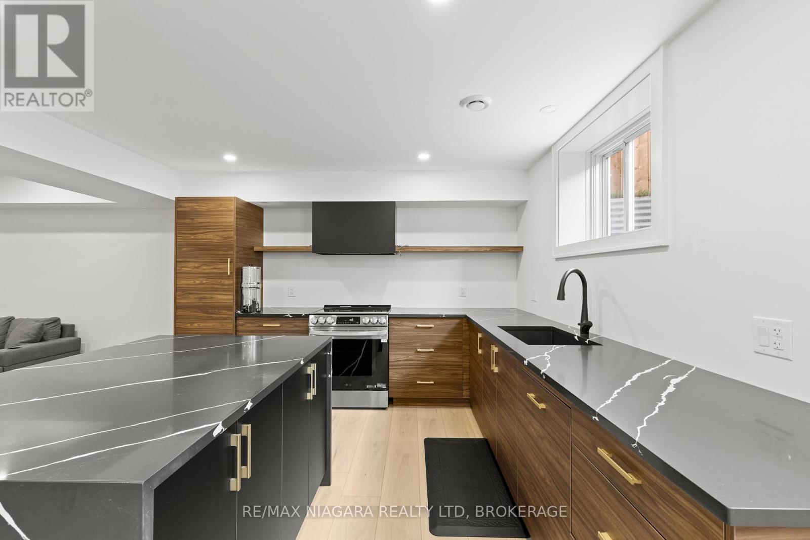 637 Buffalo Road, Fort Erie, Ontario  L2A 5G7 - Photo 29 - X12537566