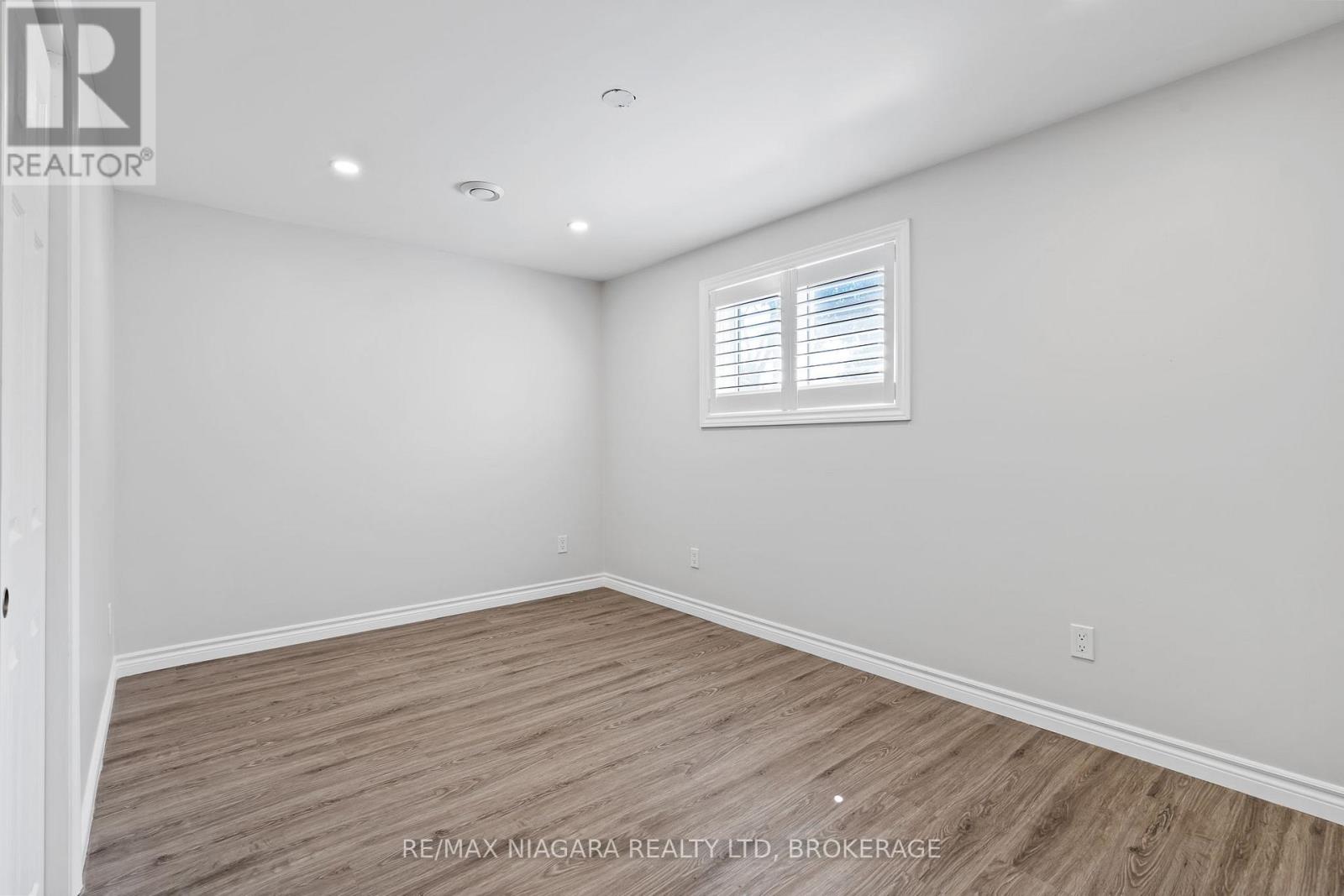 28 Fielden Avenue, Port Colborne, Ontario  L3K 4S9 - Photo 14 - X12537936