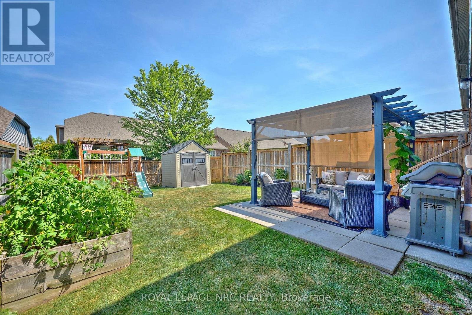 118 Roselawn Crescent, Welland, Ontario  L3C 0C4 - Photo 3 - X12538128