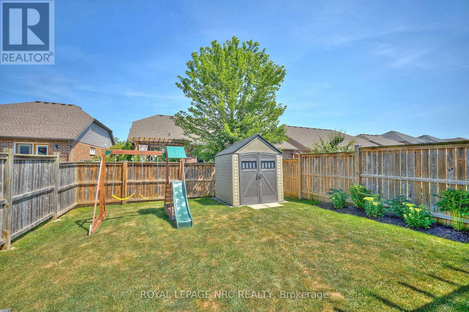 118 Roselawn Crescent, Welland, Ontario  L3C 0C4 - Photo 4 - X12538128