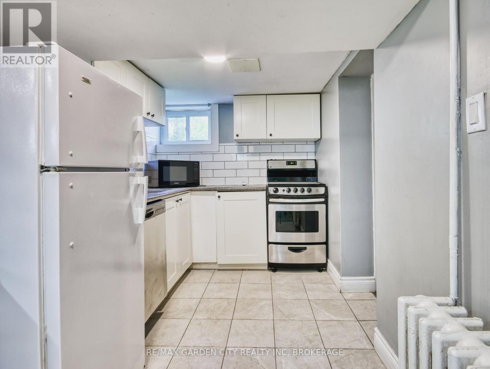 144 Welland Avenue, St. Catharines, Ontario  L2R 2N6 - Photo 10 - X12539760