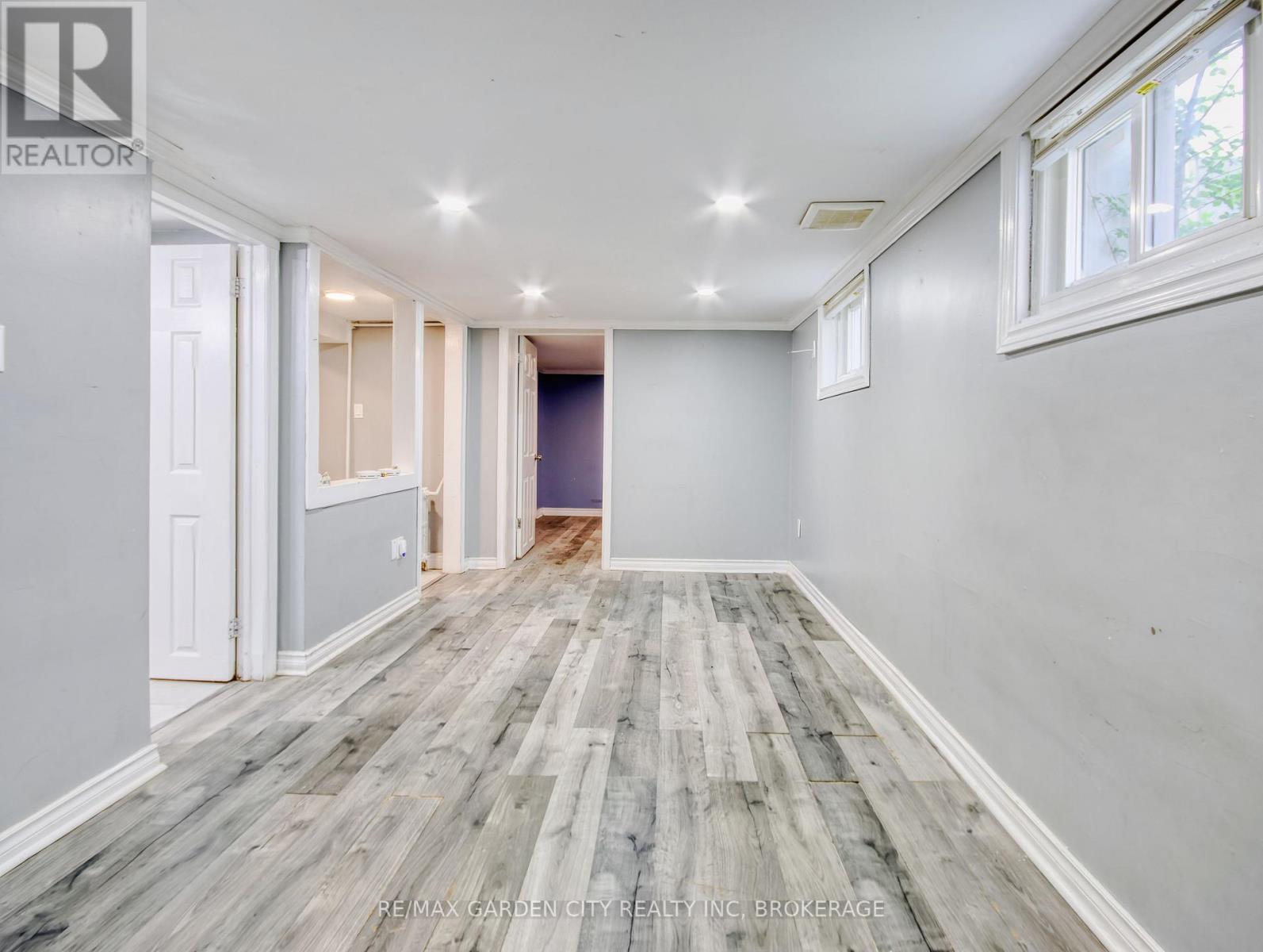 144 Welland Avenue, St. Catharines, Ontario  L2R 2N6 - Photo 12 - X12539760