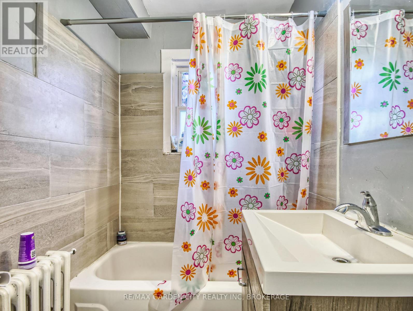 144 Welland Avenue, St. Catharines, Ontario  L2R 2N6 - Photo 9 - X12539760