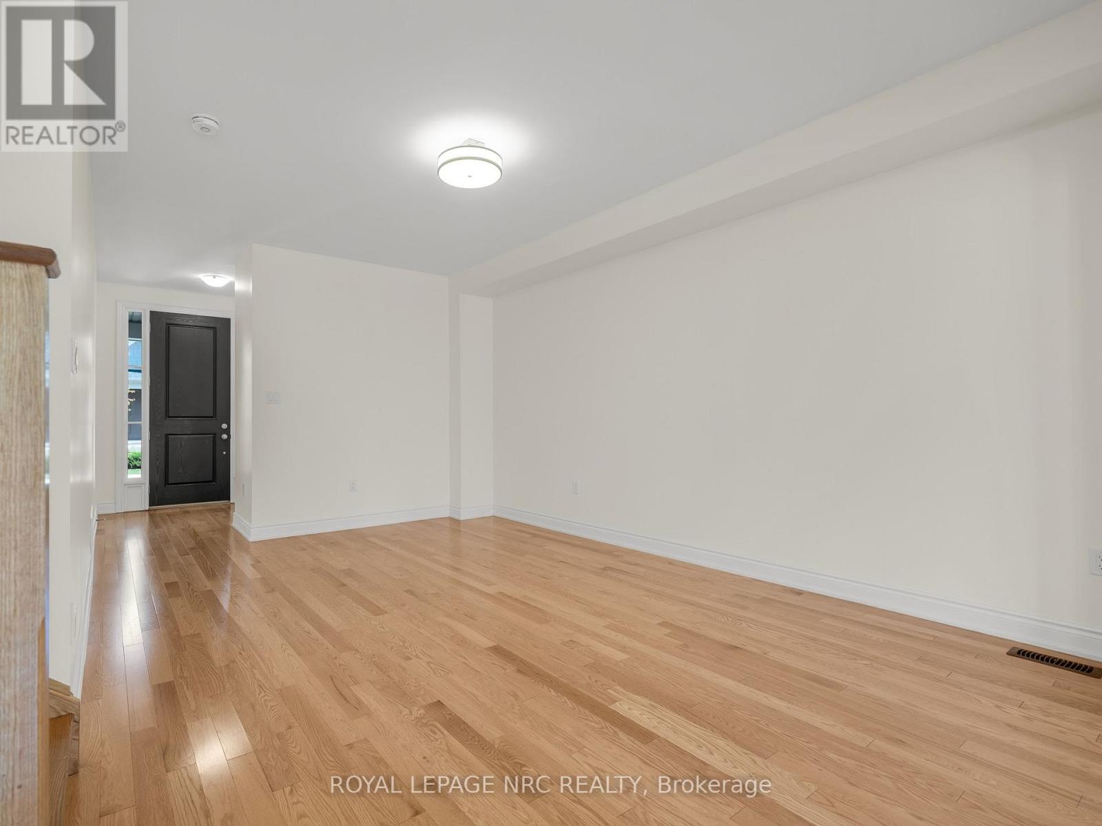 34 Windsor Circle, Niagara-On-The-Lake, Ontario  L0S 1J0 - Photo 13 - X12540264