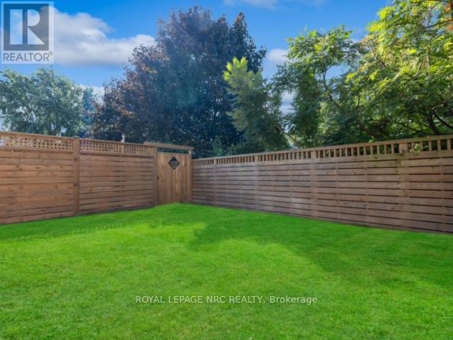 34 Windsor Circle, Niagara-On-The-Lake, Ontario  L0S 1J0 - Photo 17 - X12540264