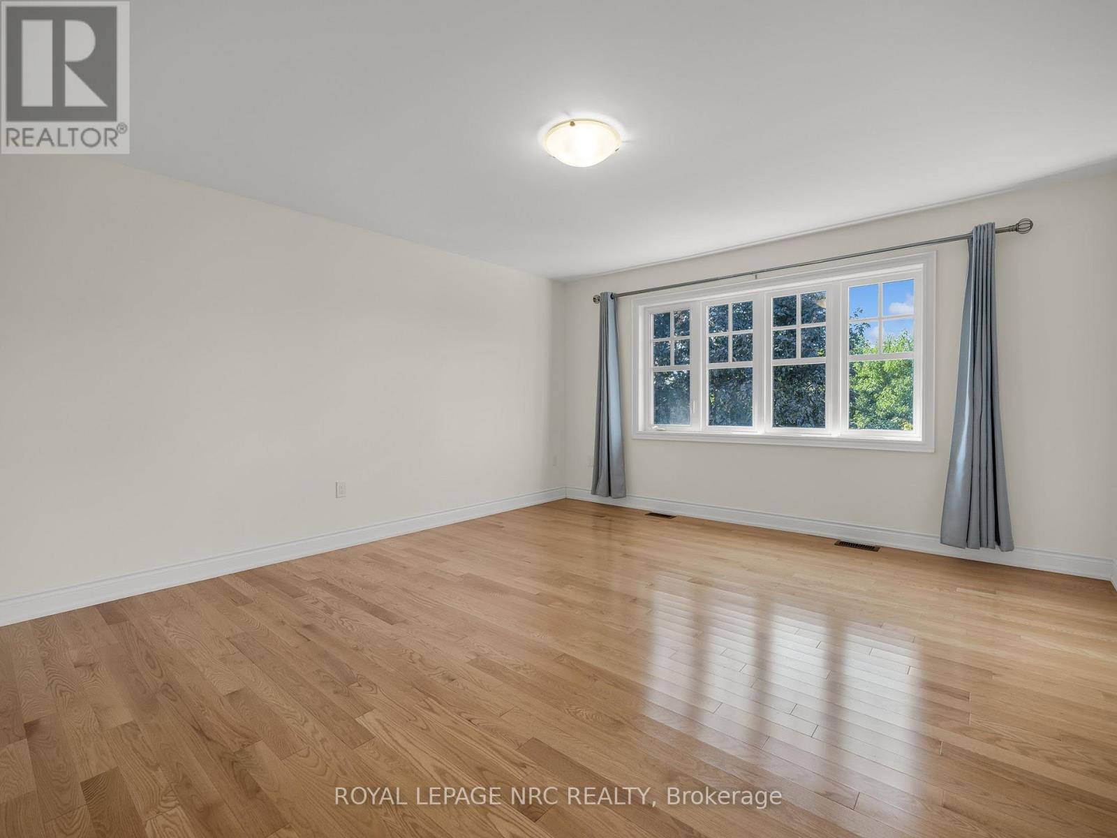 34 Windsor Circle, Niagara-On-The-Lake, Ontario  L0S 1J0 - Photo 21 - X12540264