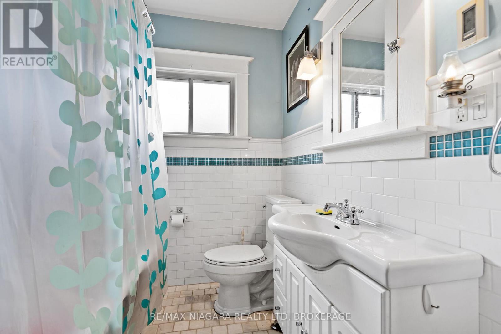 53 Marquis Street, St. Catharines, Ontario  L2R 4Y7 - Photo 10 - X12540280