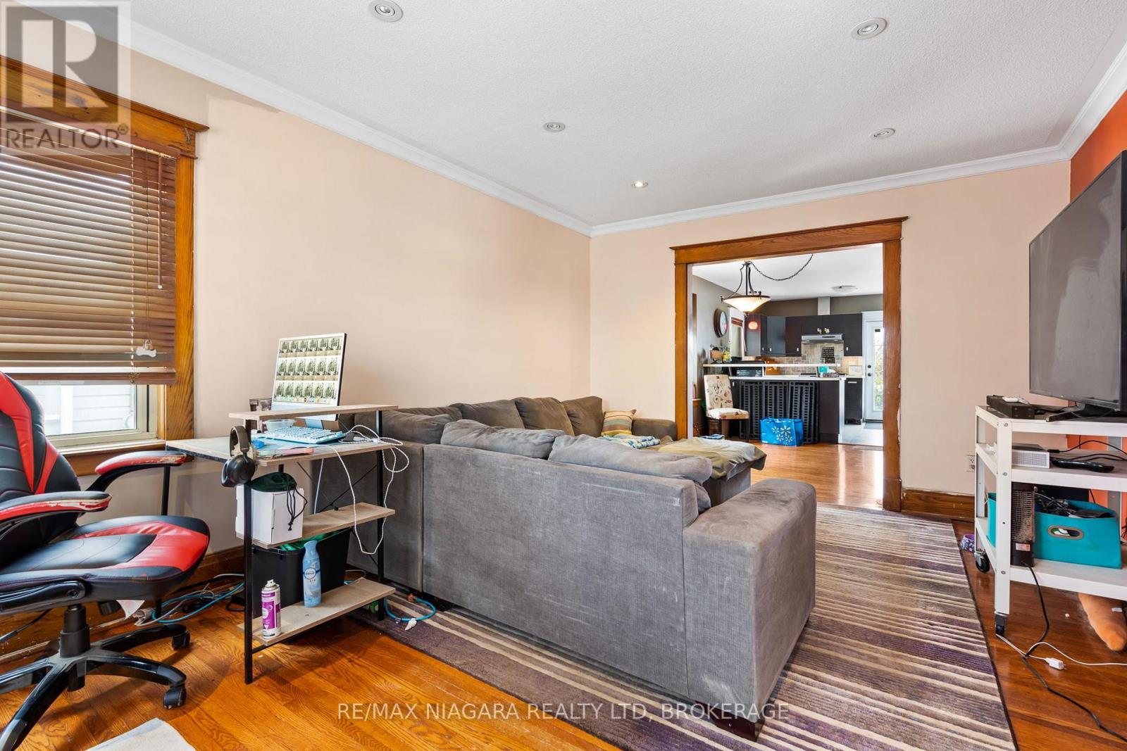 53 Marquis Street, St. Catharines, Ontario  L2R 4Y7 - Photo 3 - X12540280