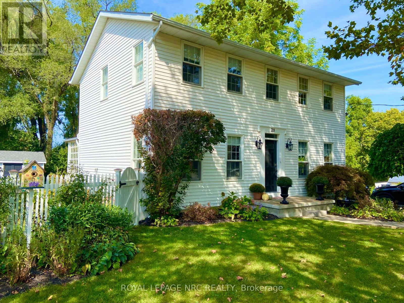 20 Dumfries Street, Niagara-On-The-Lake, Ontario  L0S 1J0 - Photo 2 - X12540954