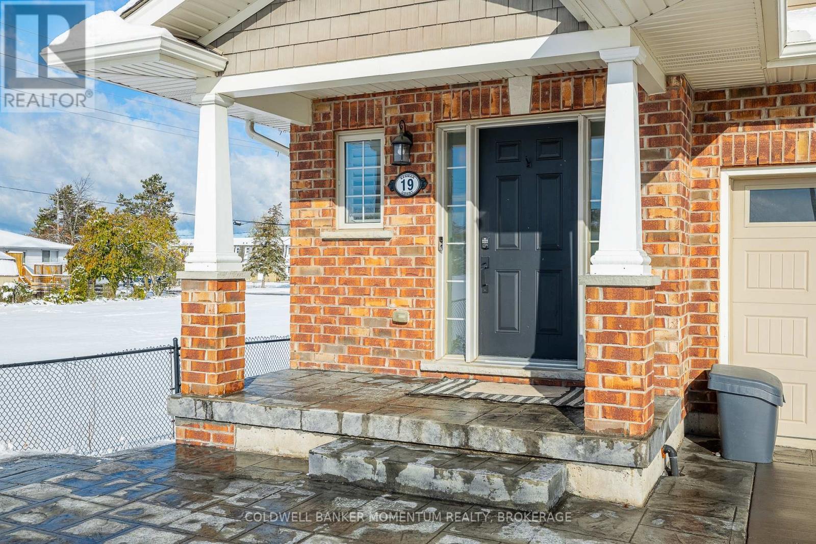 19 Kenmar Court, St. Catharines, Ontario  L2P 0E4 - Photo 4 - X12540990