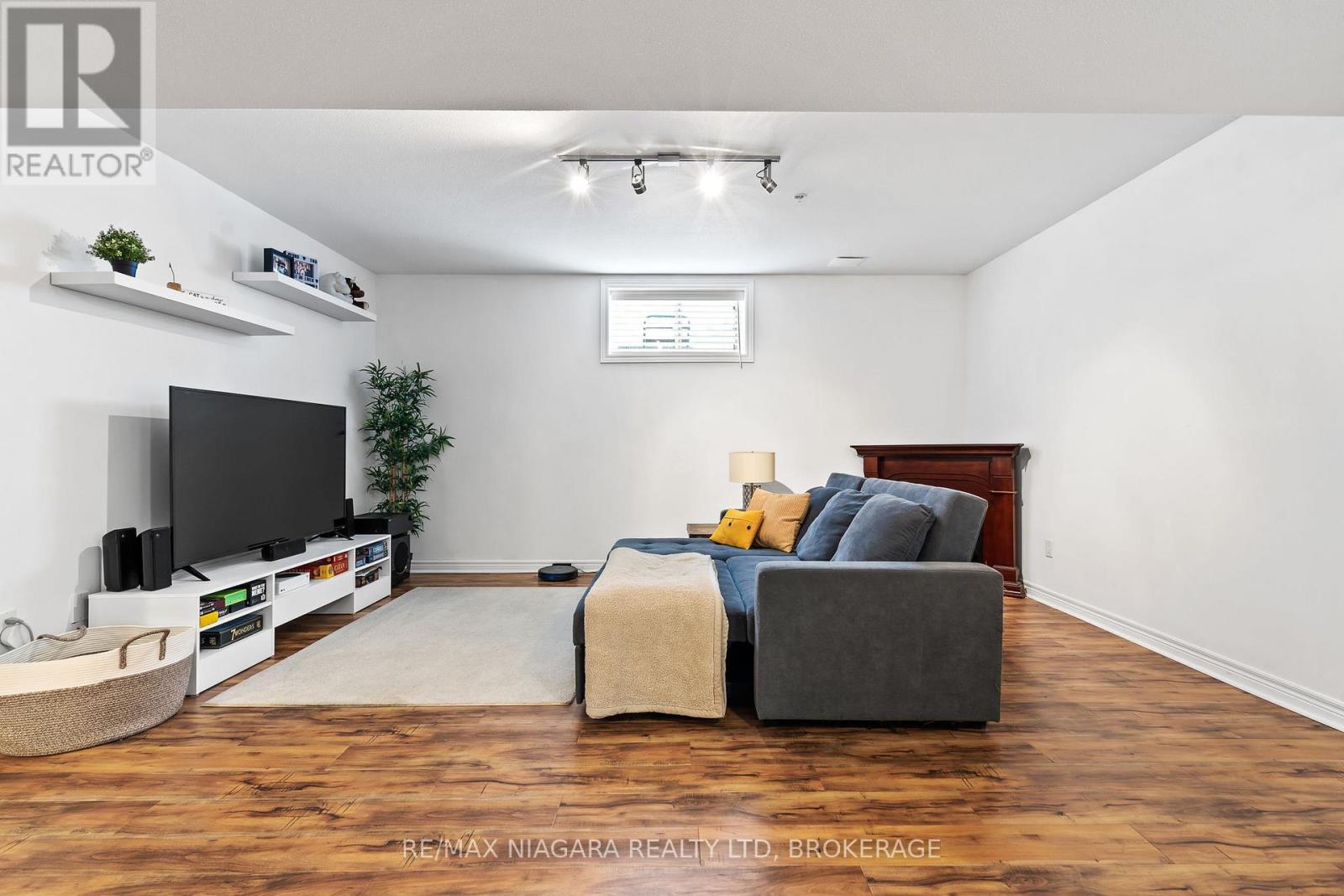 13 Corbin Street, St. Catharines, Ontario  L2P 0C2 - Photo 25 - X12541164