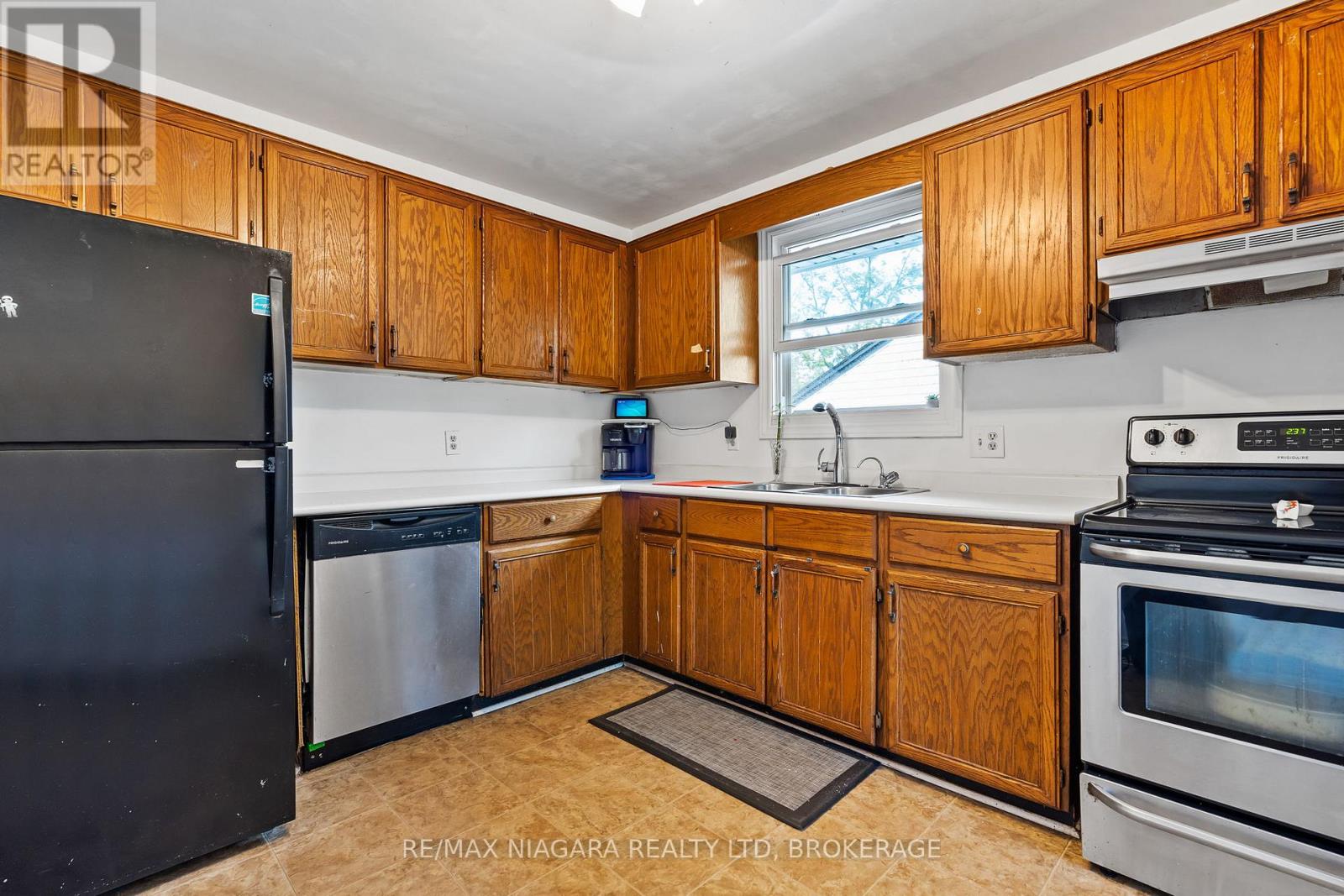 343 Helen Street, Fort Erie, Ontario  L0S 1B0 - Photo 16 - X12541518