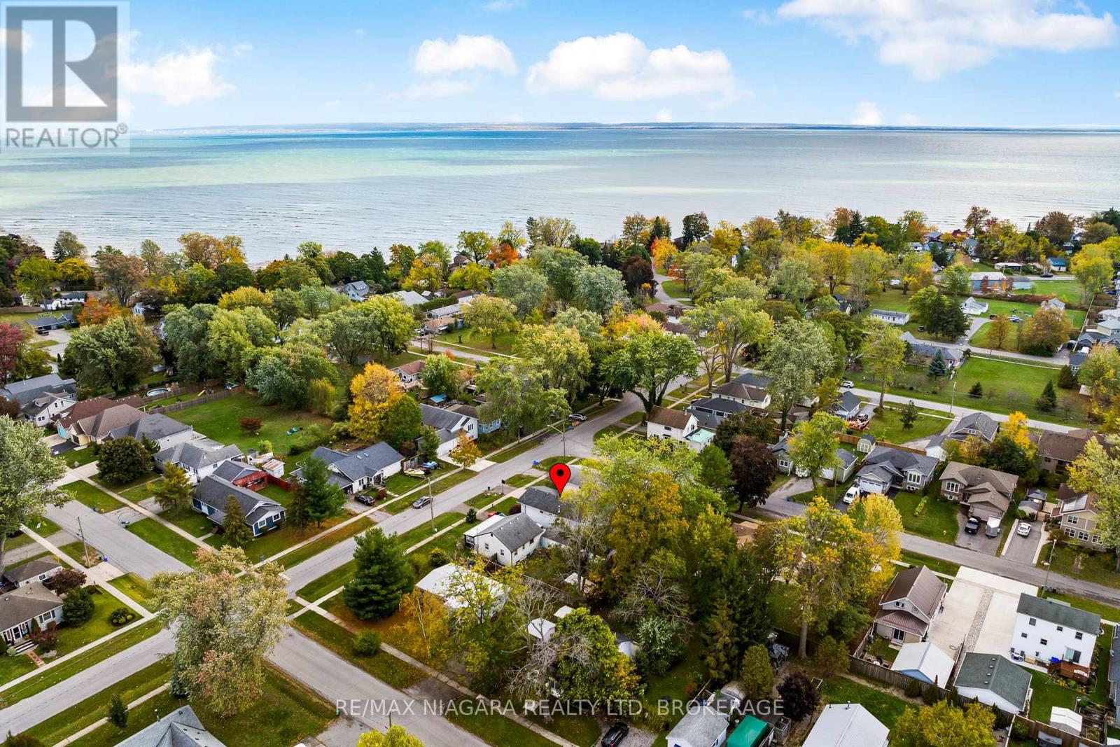 343 Helen Street, Fort Erie, Ontario  L0S 1B0 - Photo 2 - X12541518