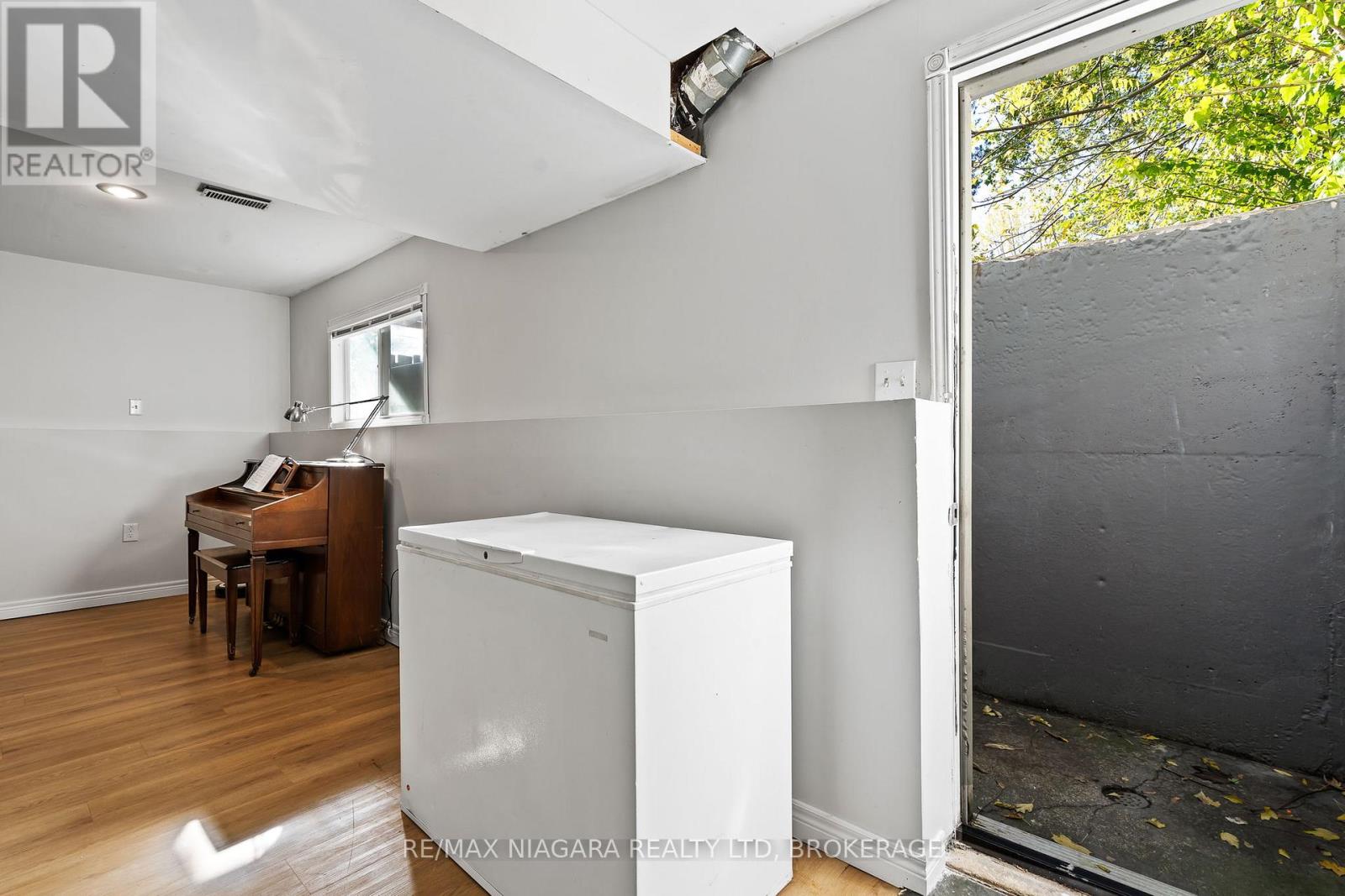 343 Helen Street, Fort Erie, Ontario  L0S 1B0 - Photo 26 - X12541518