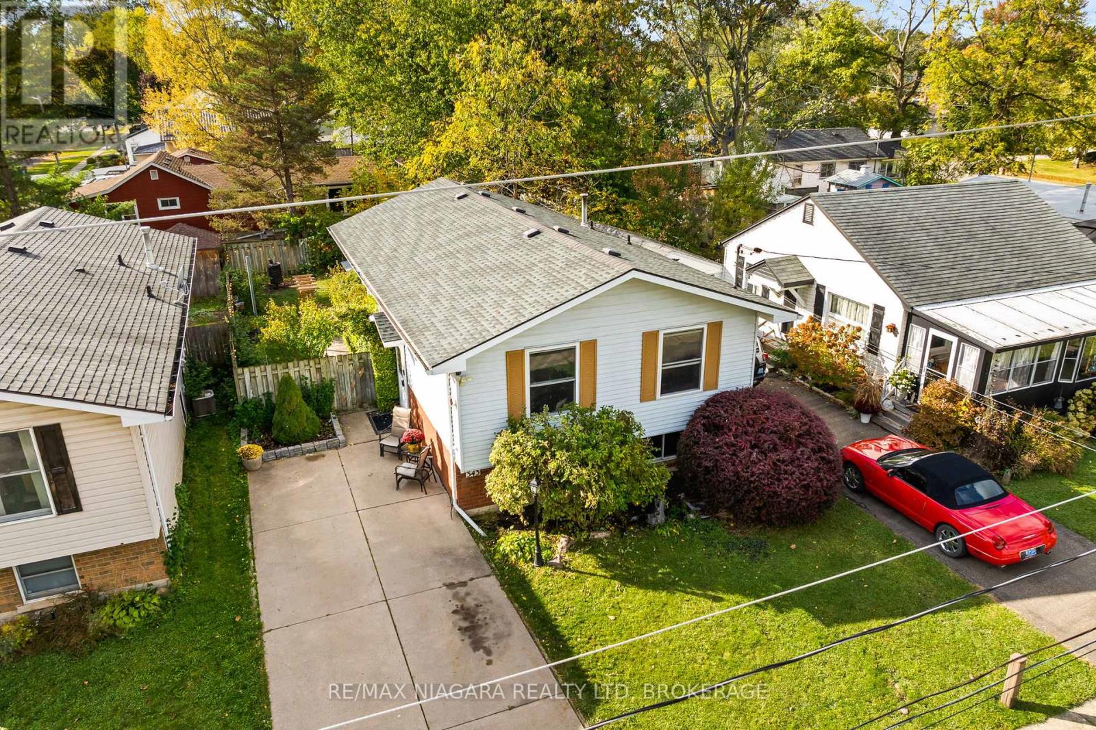 343 Helen Street, Fort Erie, Ontario  L0S 1B0 - Photo 3 - X12541518