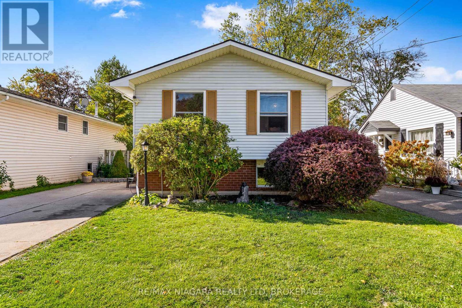 343 Helen Street, Fort Erie, Ontario  L0S 1B0 - Photo 4 - X12541518