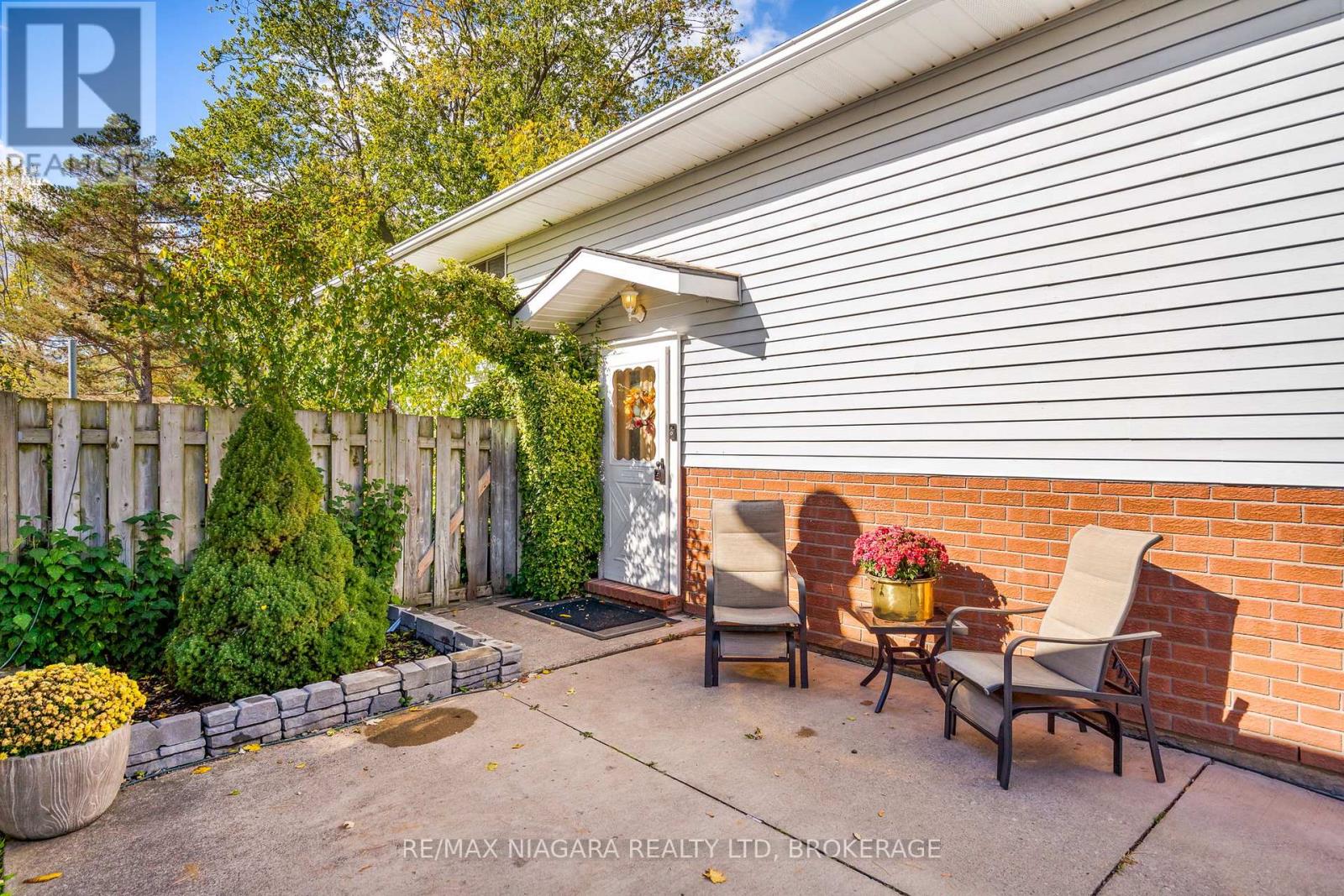 343 Helen Street, Fort Erie, Ontario  L0S 1B0 - Photo 5 - X12541518