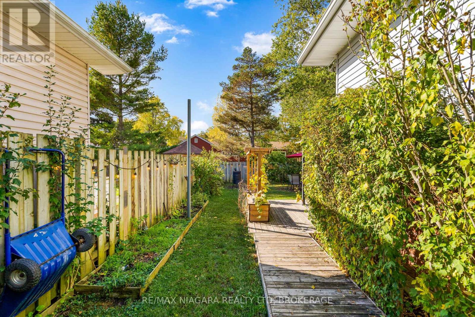 343 Helen Street, Fort Erie, Ontario  L0S 1B0 - Photo 6 - X12541518