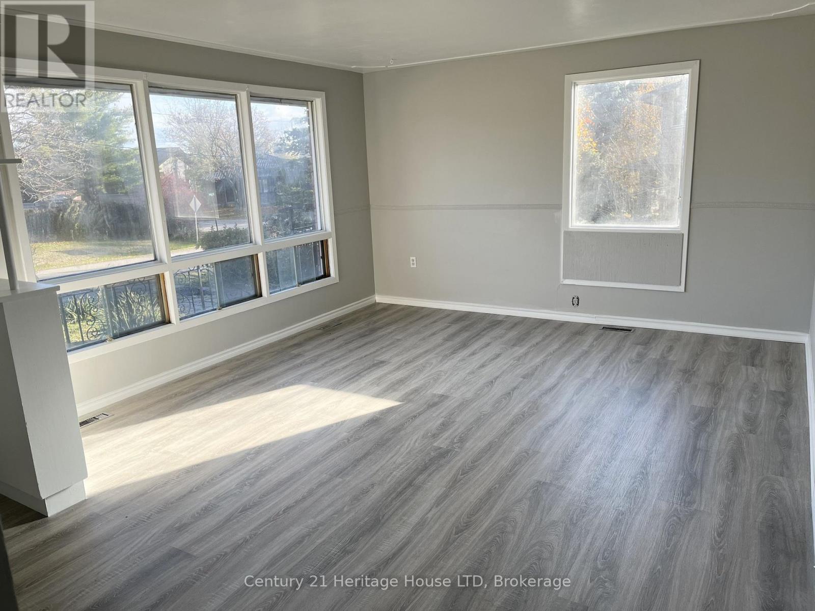 9 Mckay Street, St. Catharines, Ontario  L2S 1E8 - Photo 9 - X12541704