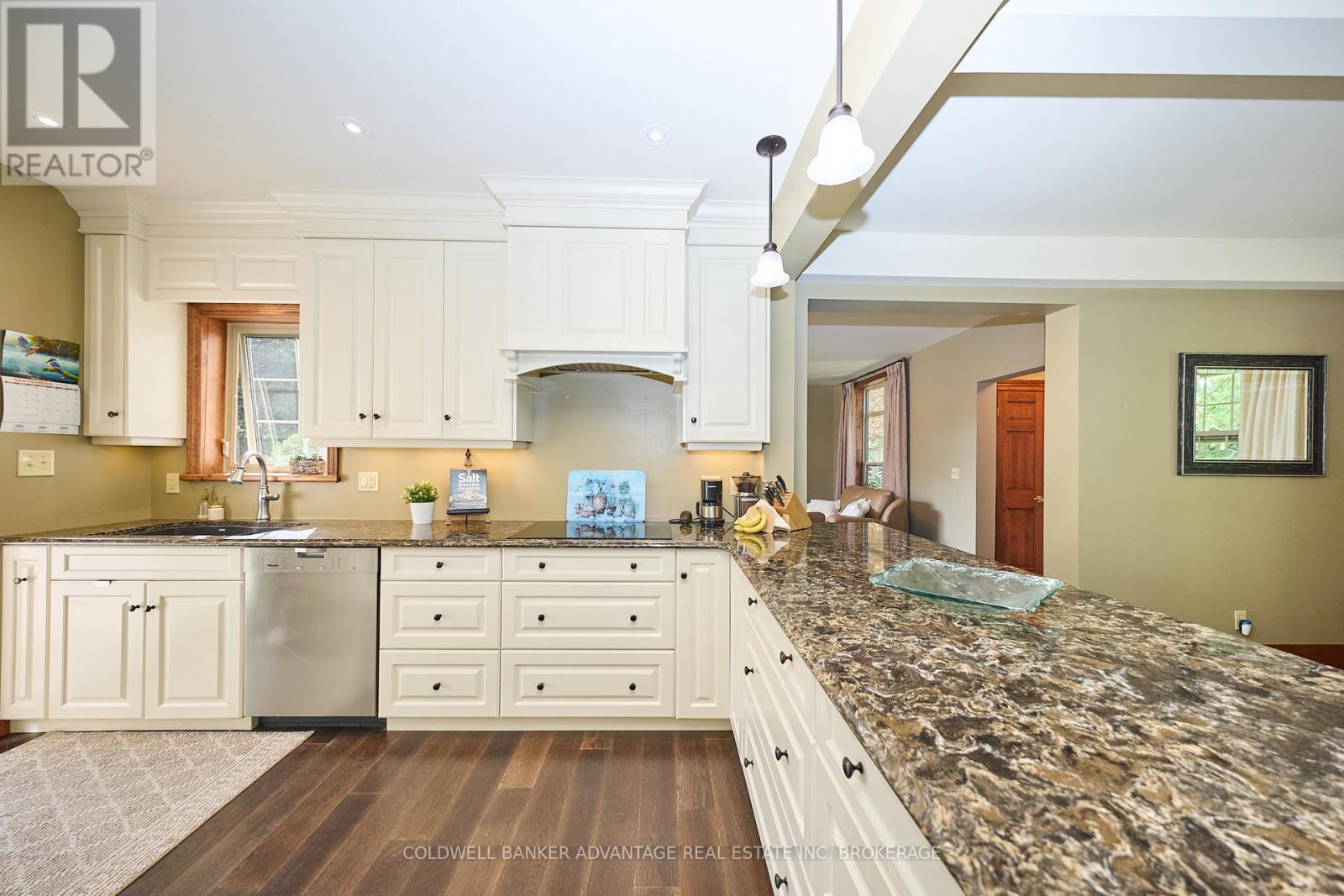 4698 Sandy Cove Drive, Lincoln, Ontario  L0R 1B1 - Photo 12 - X12541808