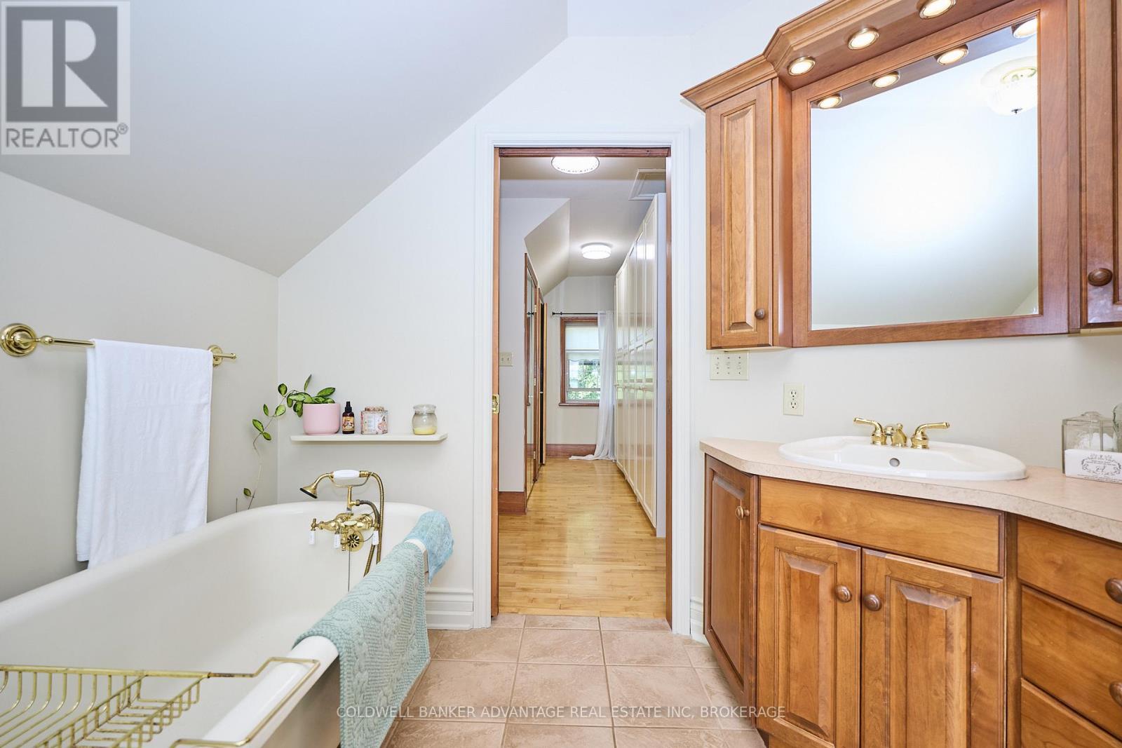 4698 Sandy Cove Drive, Lincoln, Ontario  L0R 1B1 - Photo 21 - X12541808