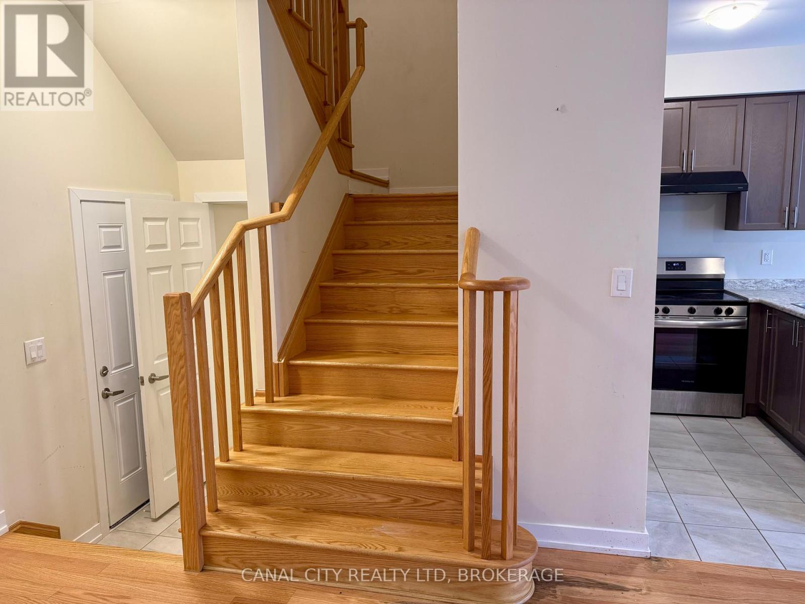 6 Lavender Road, Thorold, Ontario  L3B 5N5 - Photo 4 - X12543950