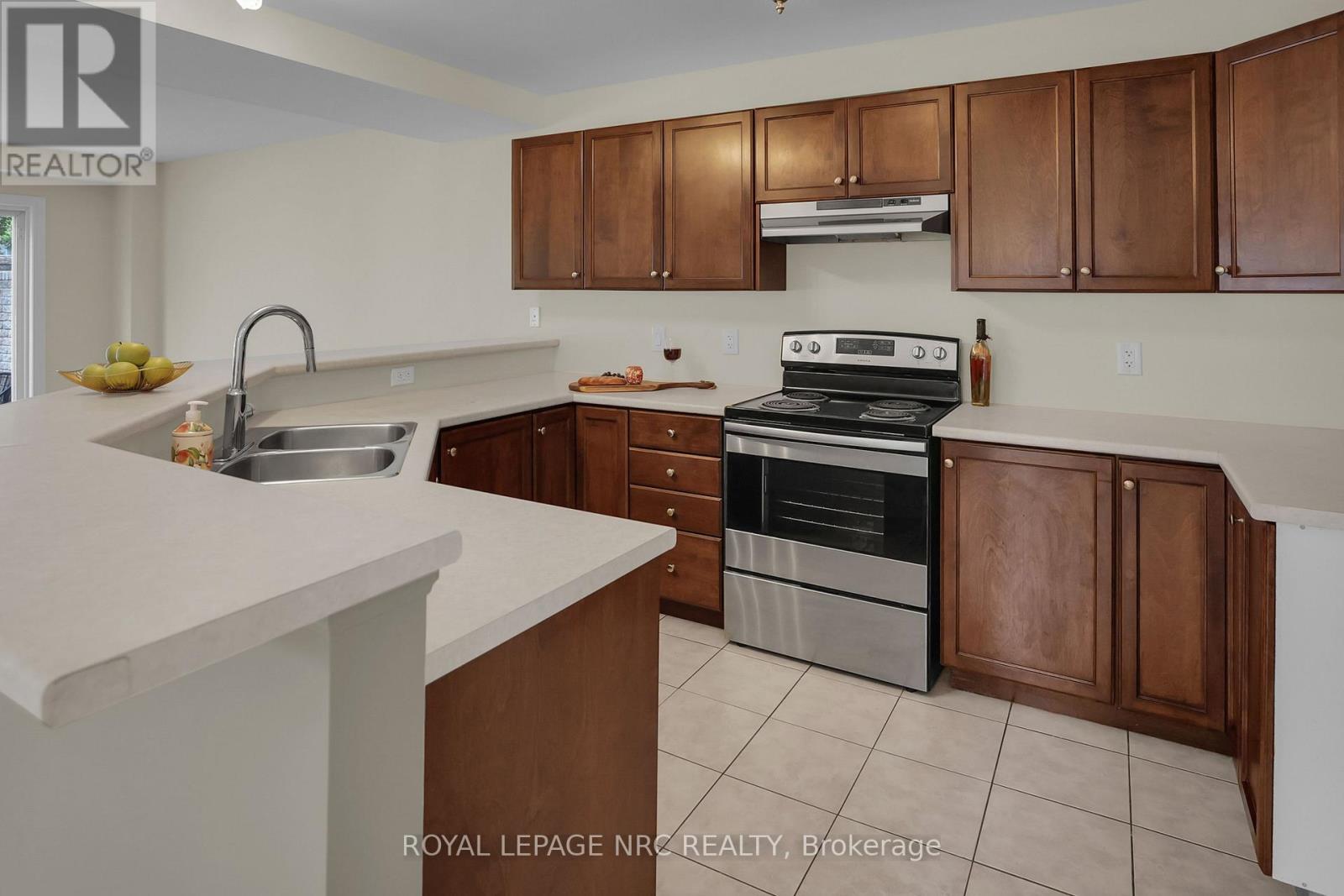 56 Queens Circle, Fort Erie, Ontario  L0S 1B0 - Photo 13 - X12544054