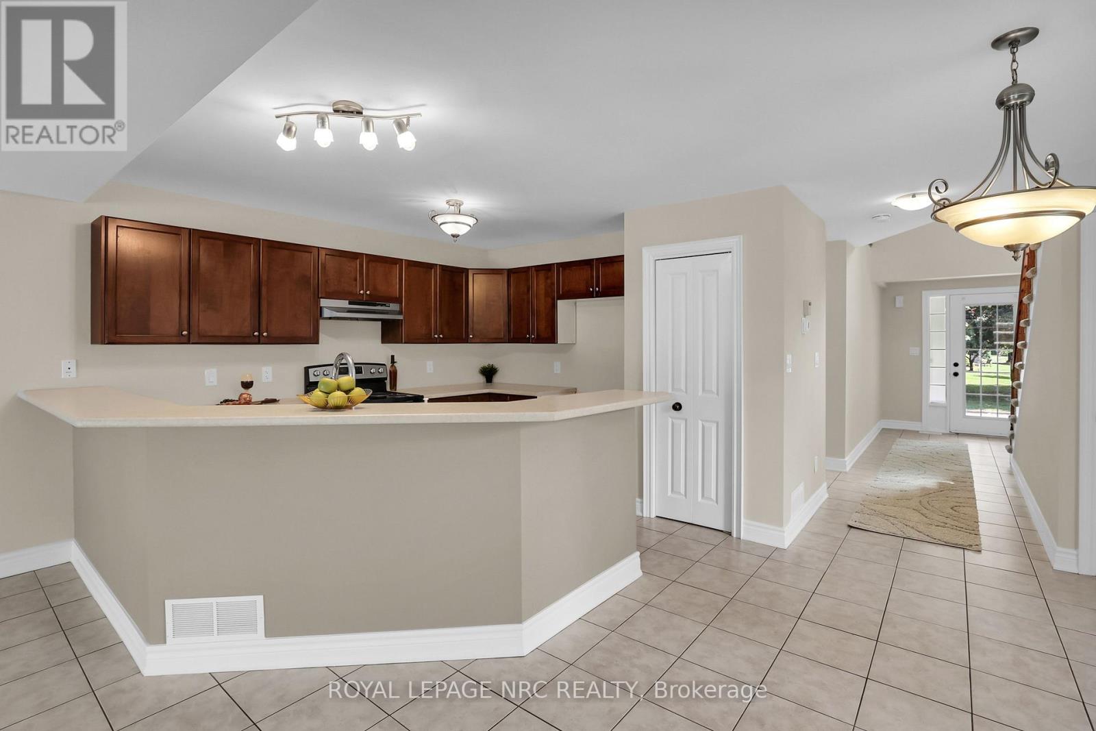 56 Queens Circle, Fort Erie, Ontario  L0S 1B0 - Photo 15 - X12544054