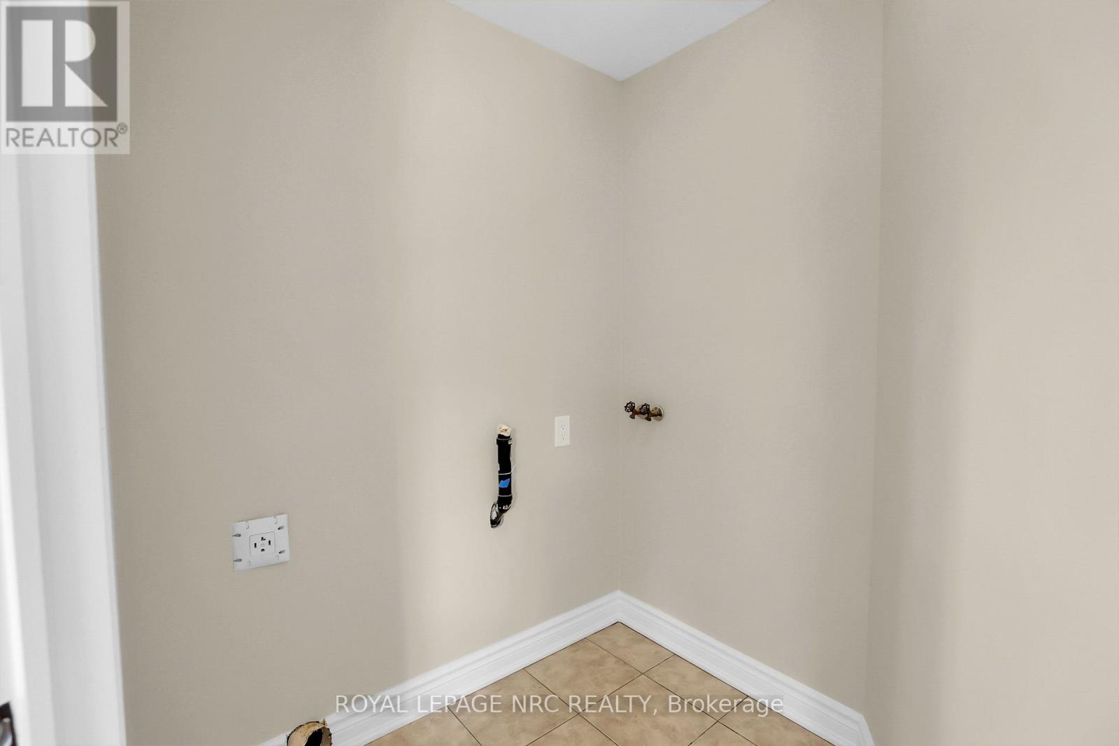 56 Queens Circle, Fort Erie, Ontario  L0S 1B0 - Photo 28 - X12544054