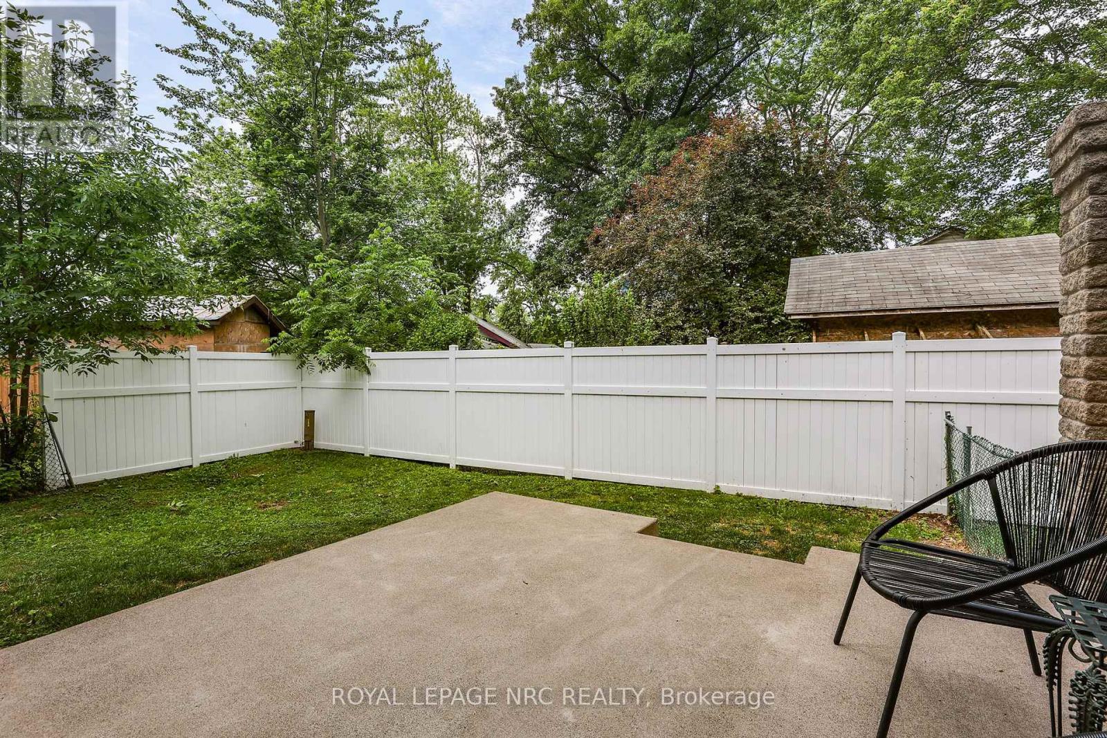 56 Queens Circle, Fort Erie, Ontario  L0S 1B0 - Photo 6 - X12544054