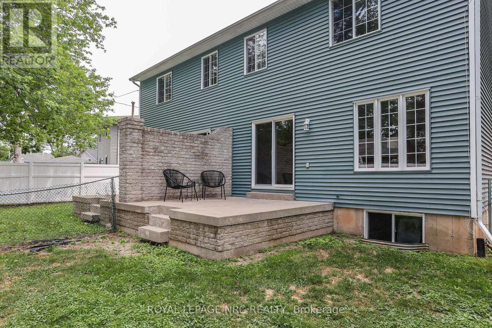 56 Queens Circle, Fort Erie, Ontario  L0S 1B0 - Photo 7 - X12544054