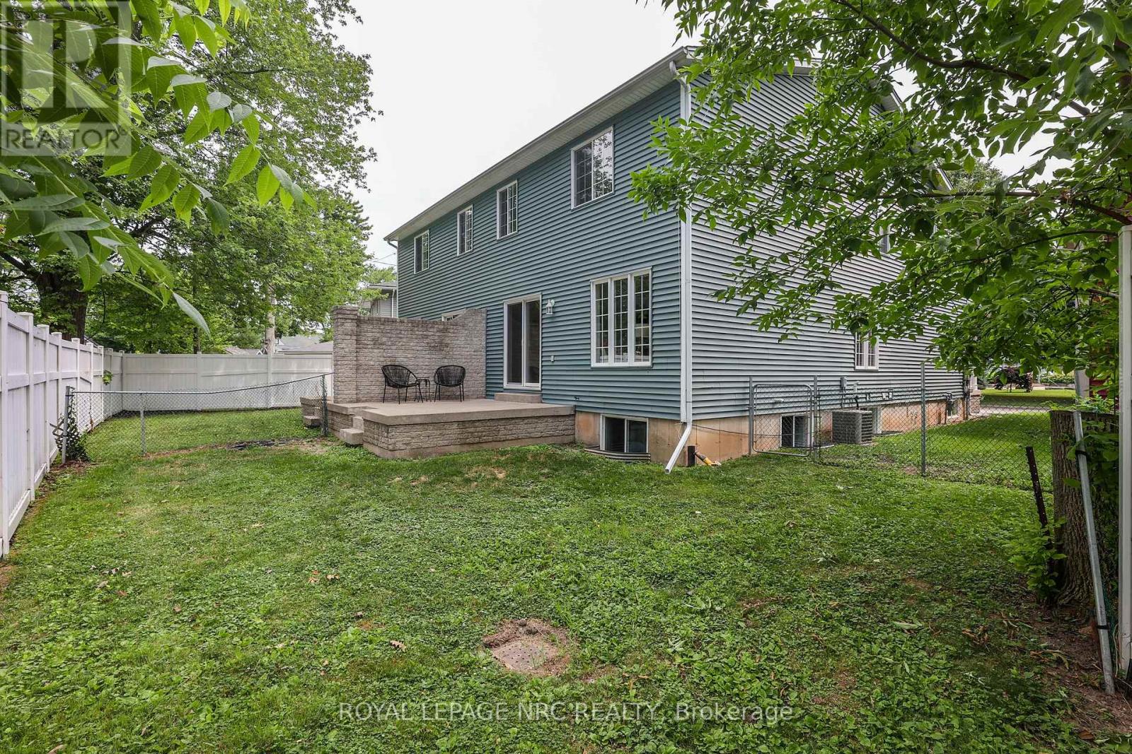 56 Queens Circle, Fort Erie, Ontario  L0S 1B0 - Photo 8 - X12544054