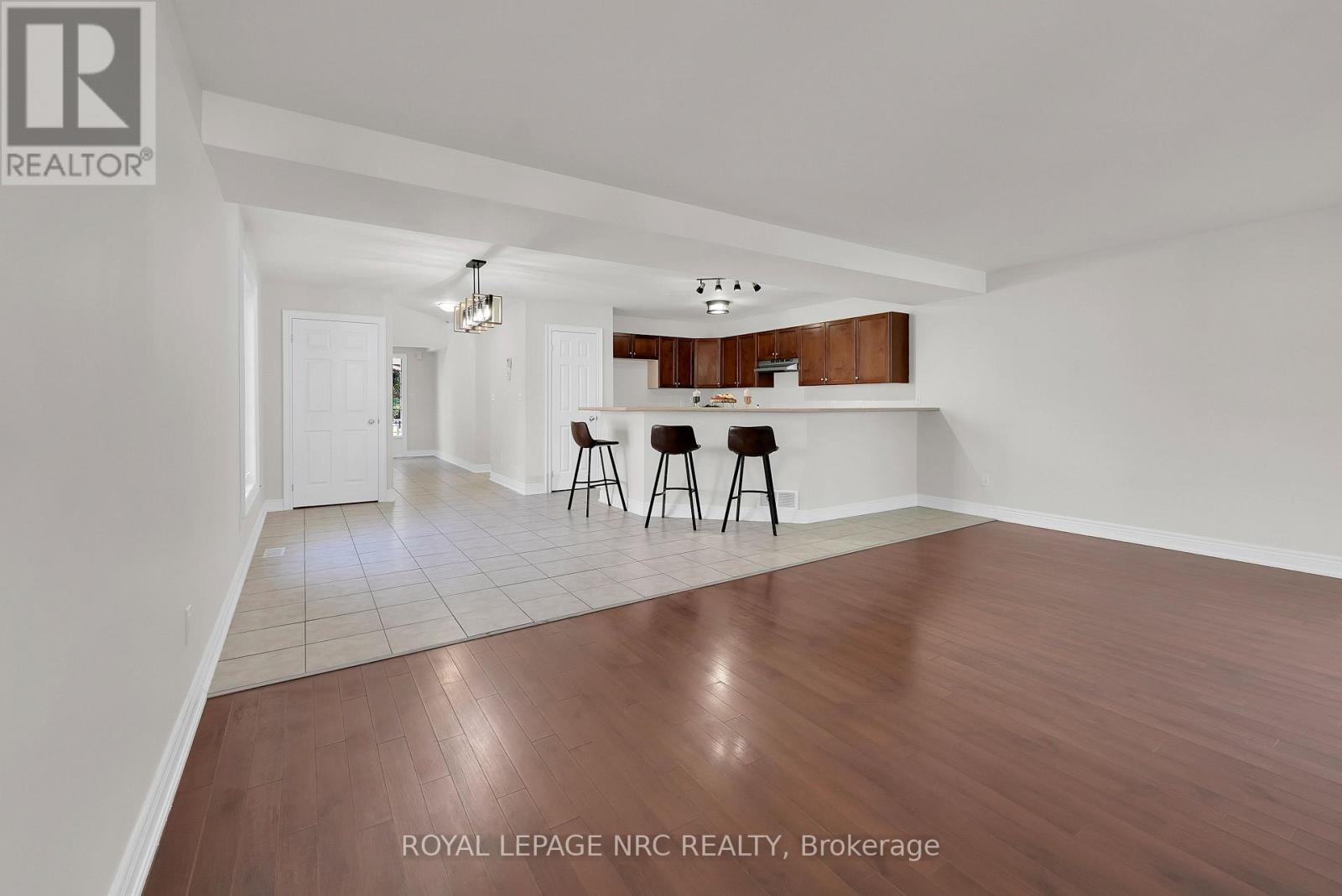 58 Queens Circle, Fort Erie, Ontario  L0S 1B0 - Photo 14 - X12544064