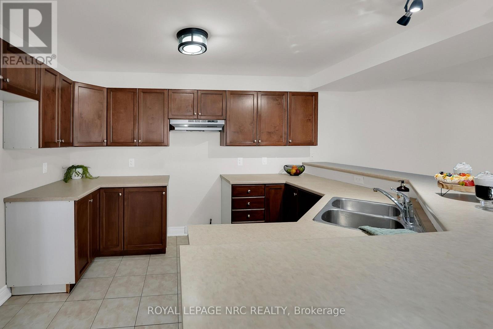 58 Queens Circle, Fort Erie, Ontario  L0S 1B0 - Photo 16 - X12544064