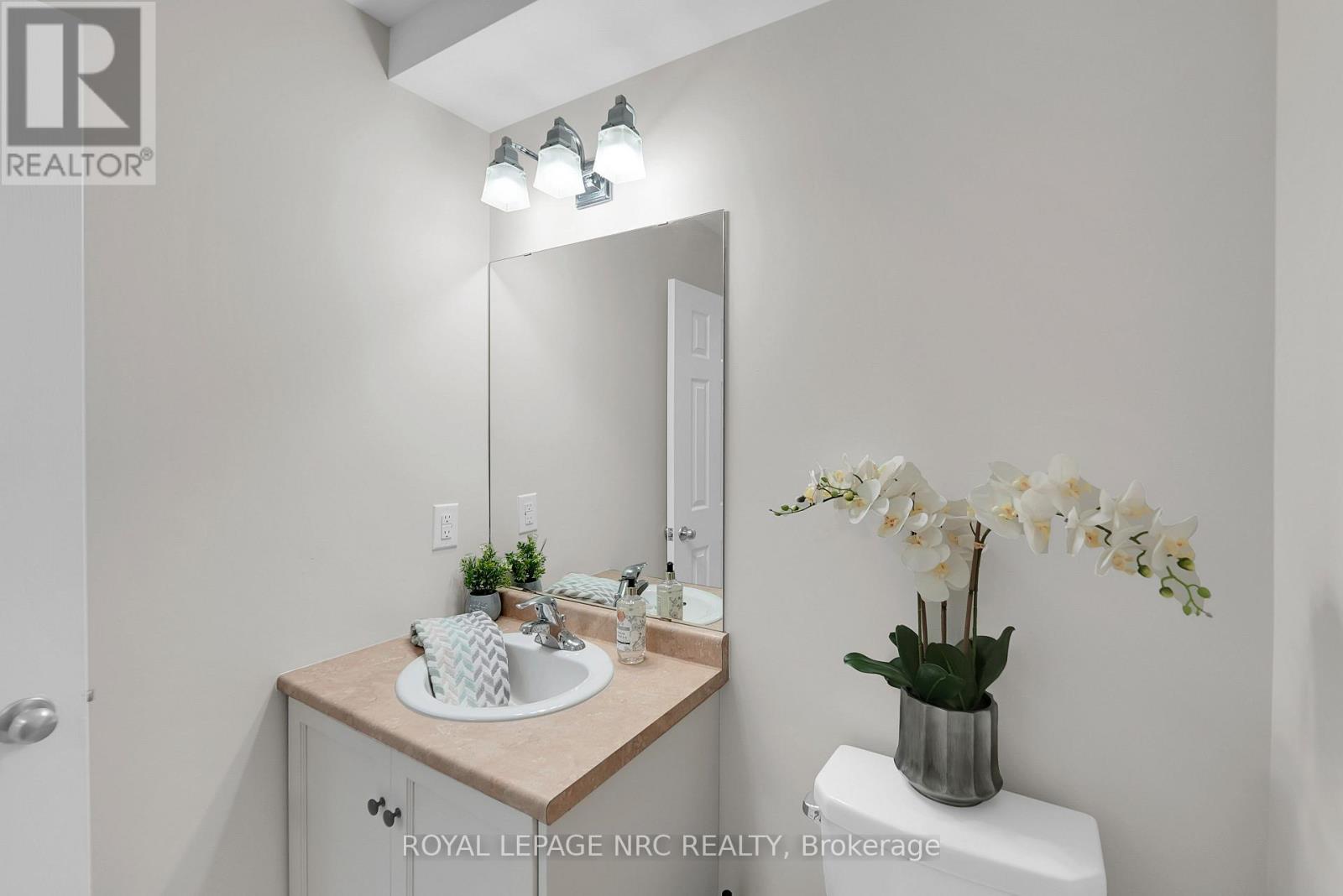 58 Queens Circle, Fort Erie, Ontario  L0S 1B0 - Photo 19 - X12544064