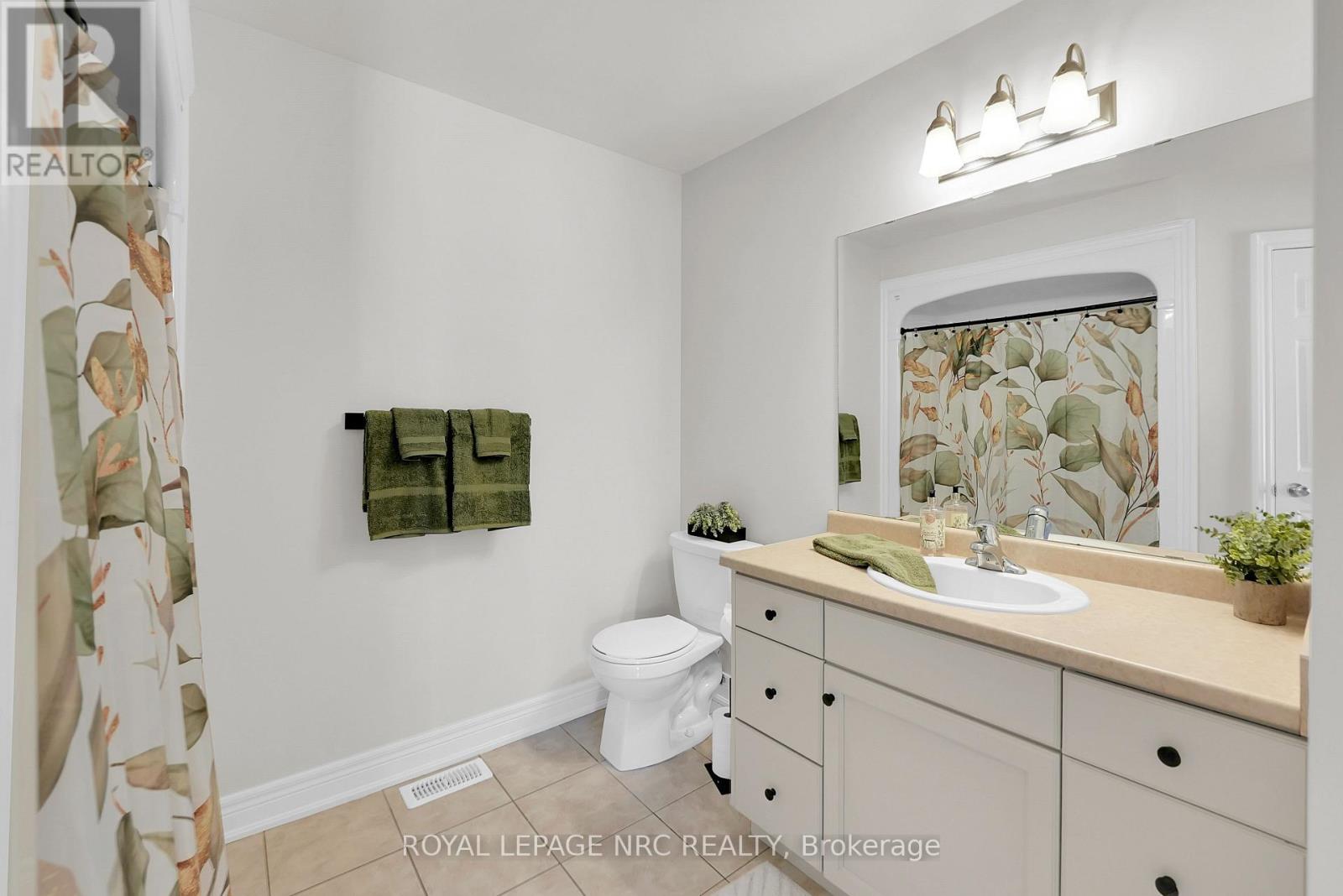 58 Queens Circle, Fort Erie, Ontario  L0S 1B0 - Photo 25 - X12544064