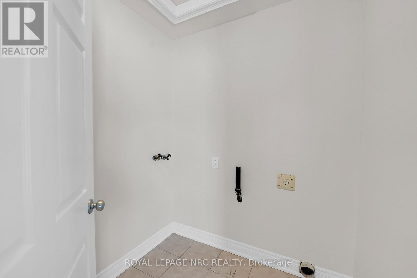 58 Queens Circle, Fort Erie, Ontario  L0S 1B0 - Photo 33 - X12544064