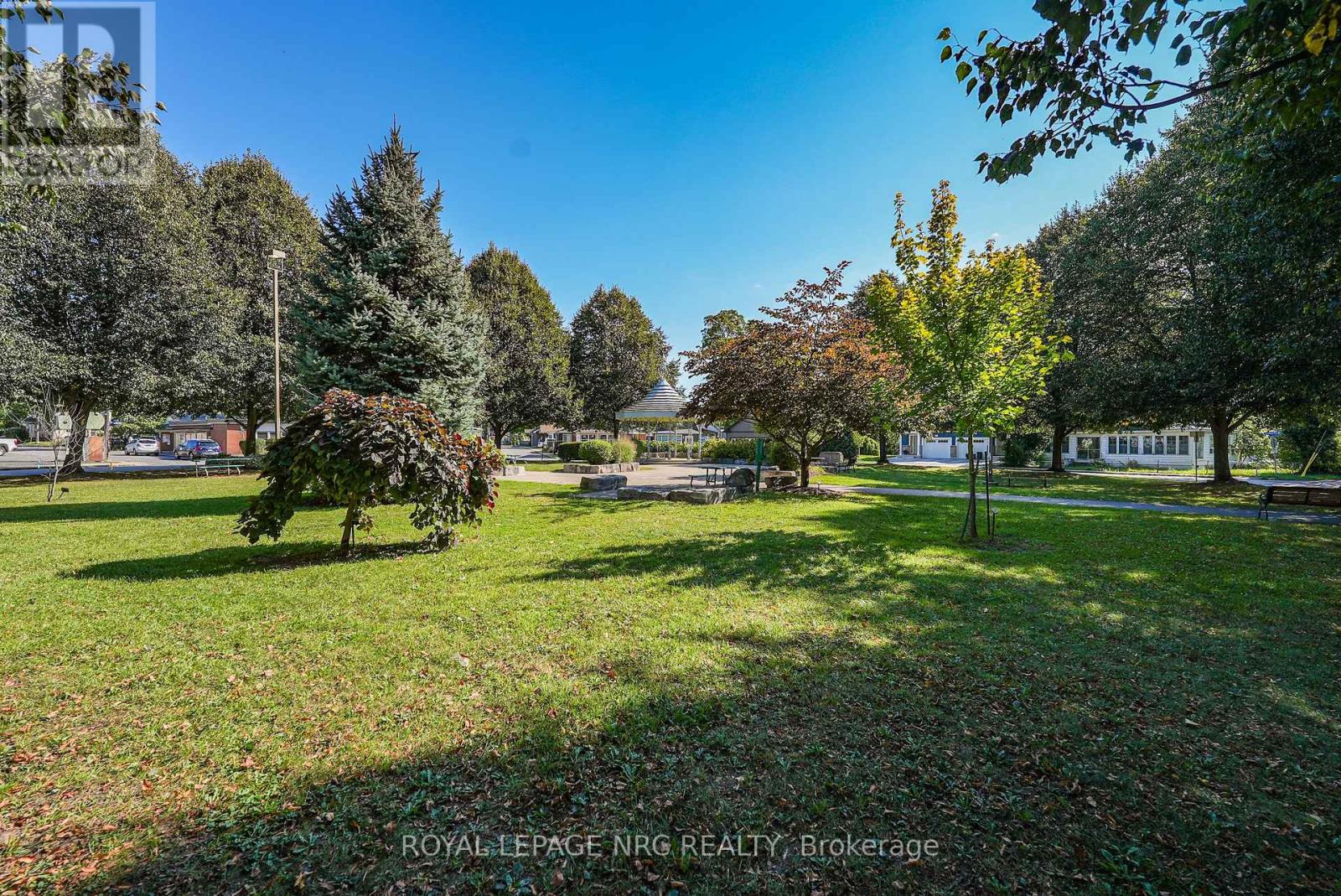 58 Queens Circle, Fort Erie, Ontario  L0S 1B0 - Photo 4 - X12544064