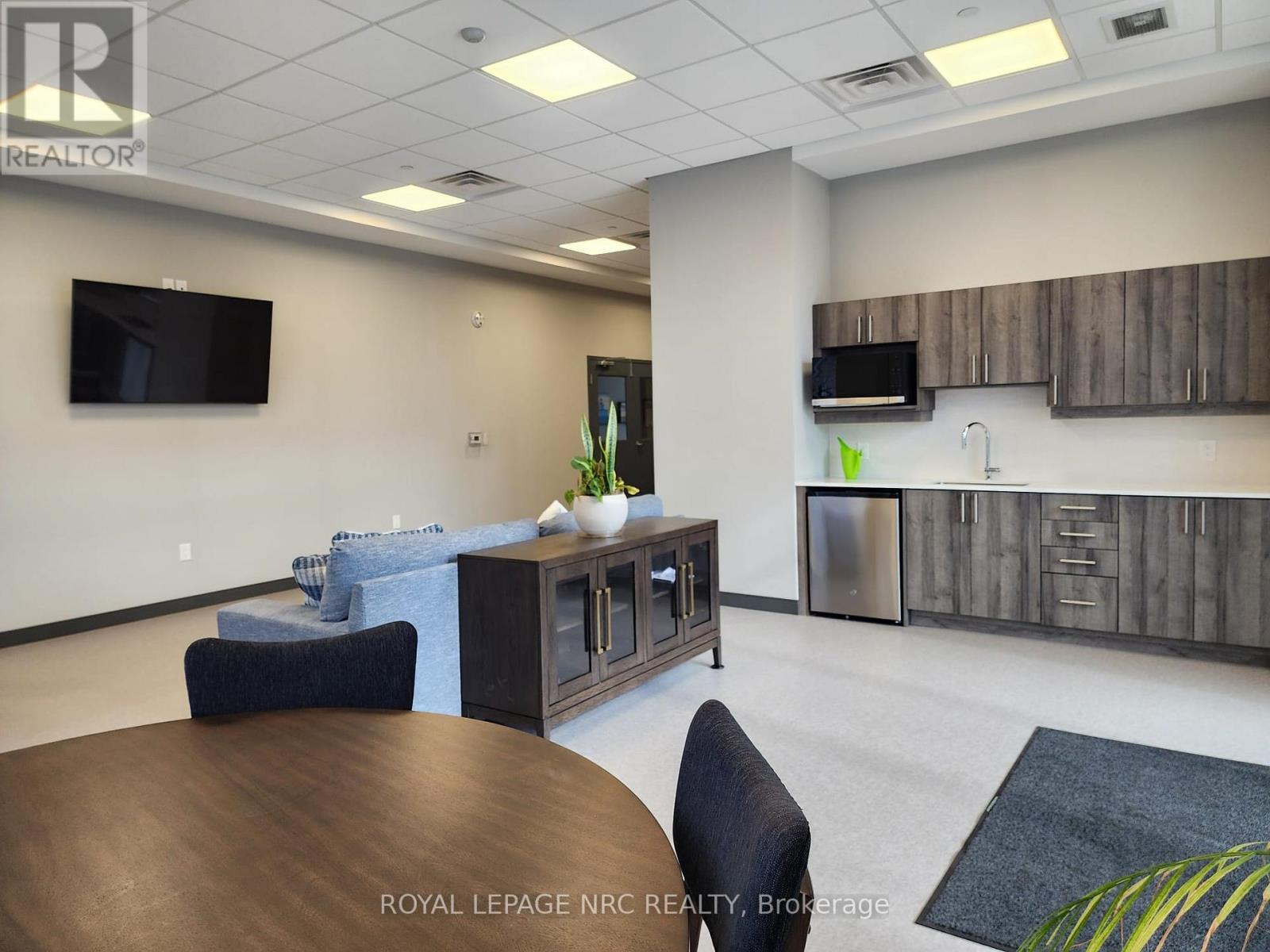 204 - 118 West Street, Port Colborne, Ontario  L3K 0B9 - Photo 11 - X12544128