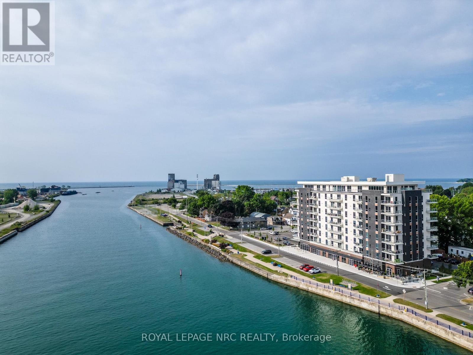 204 - 118 West Street, Port Colborne, Ontario  L3K 0B9 - Photo 2 - X12544128