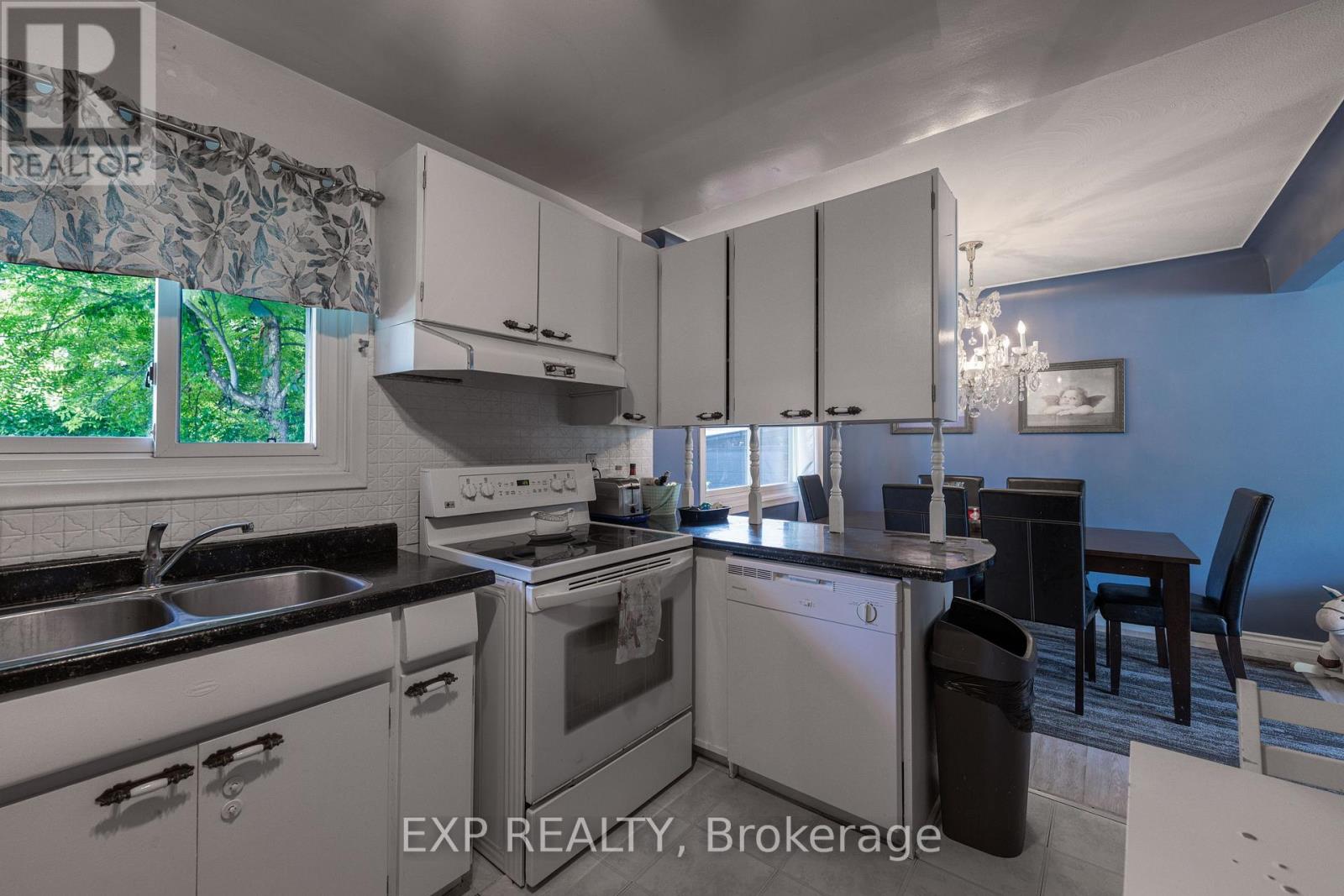 2896 Portage Road, Niagara Falls, Ontario  L2J 2J5 - Photo 15 - X12544140