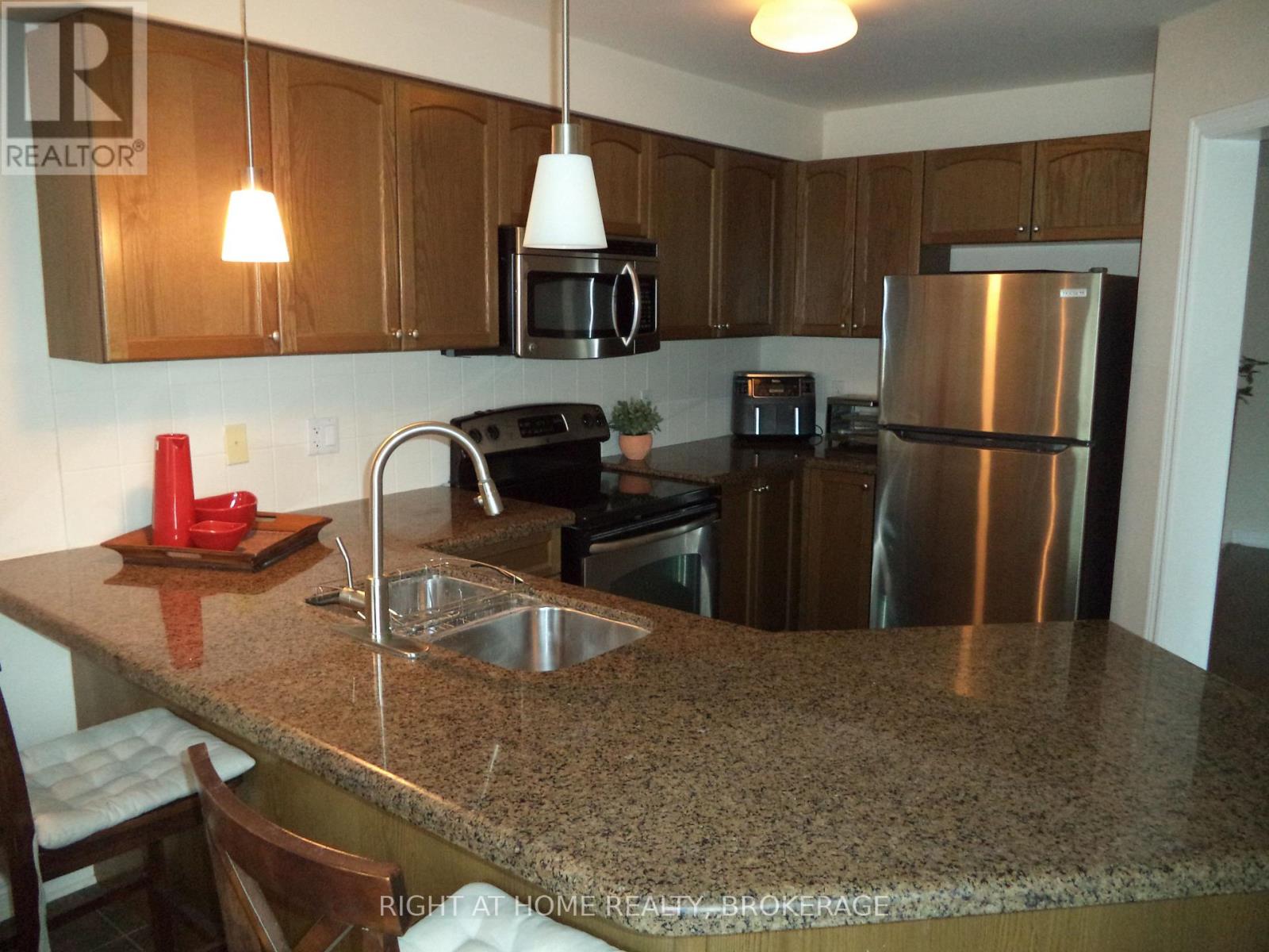 11 Colonel Lyall Street, St. Catharines, Ontario  L2P 0B1 - Photo 18 - X12544336