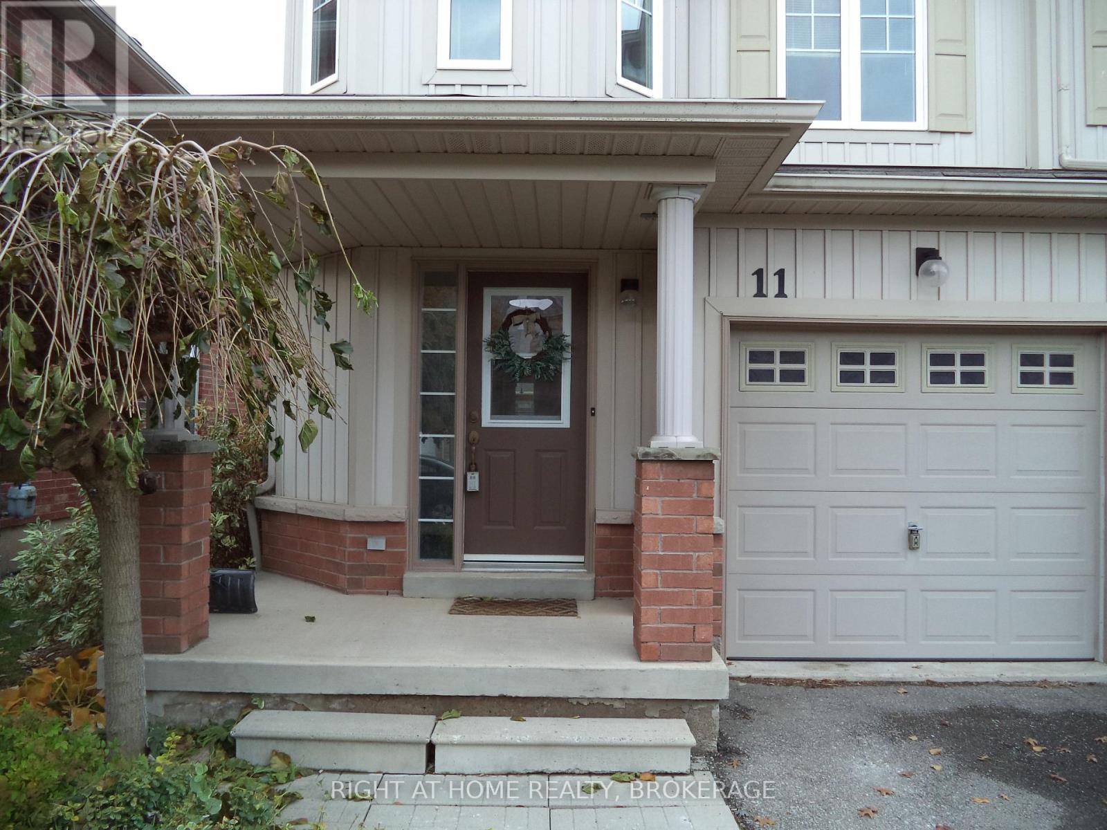 11 Colonel Lyall Street, St. Catharines, Ontario  L2P 0B1 - Photo 4 - X12544336