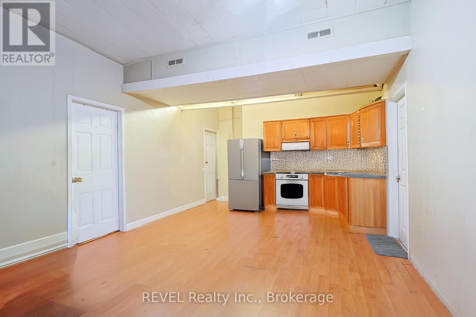 12 East Main Street, Welland, Ontario  L3B 3W3 - Photo 11 - X12544714