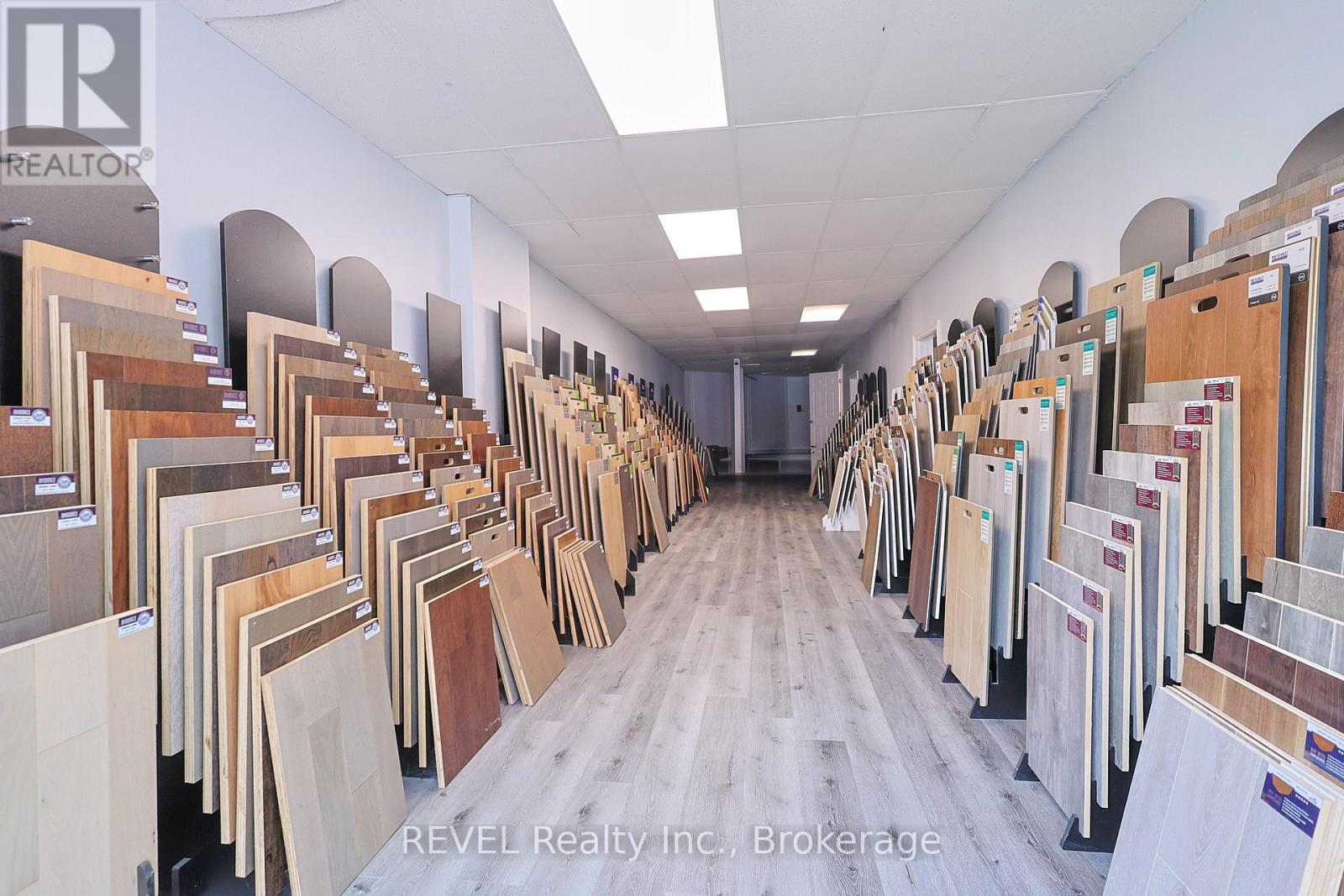 12 East Main Street, Welland, Ontario  L3B 3W3 - Photo 5 - X12544714